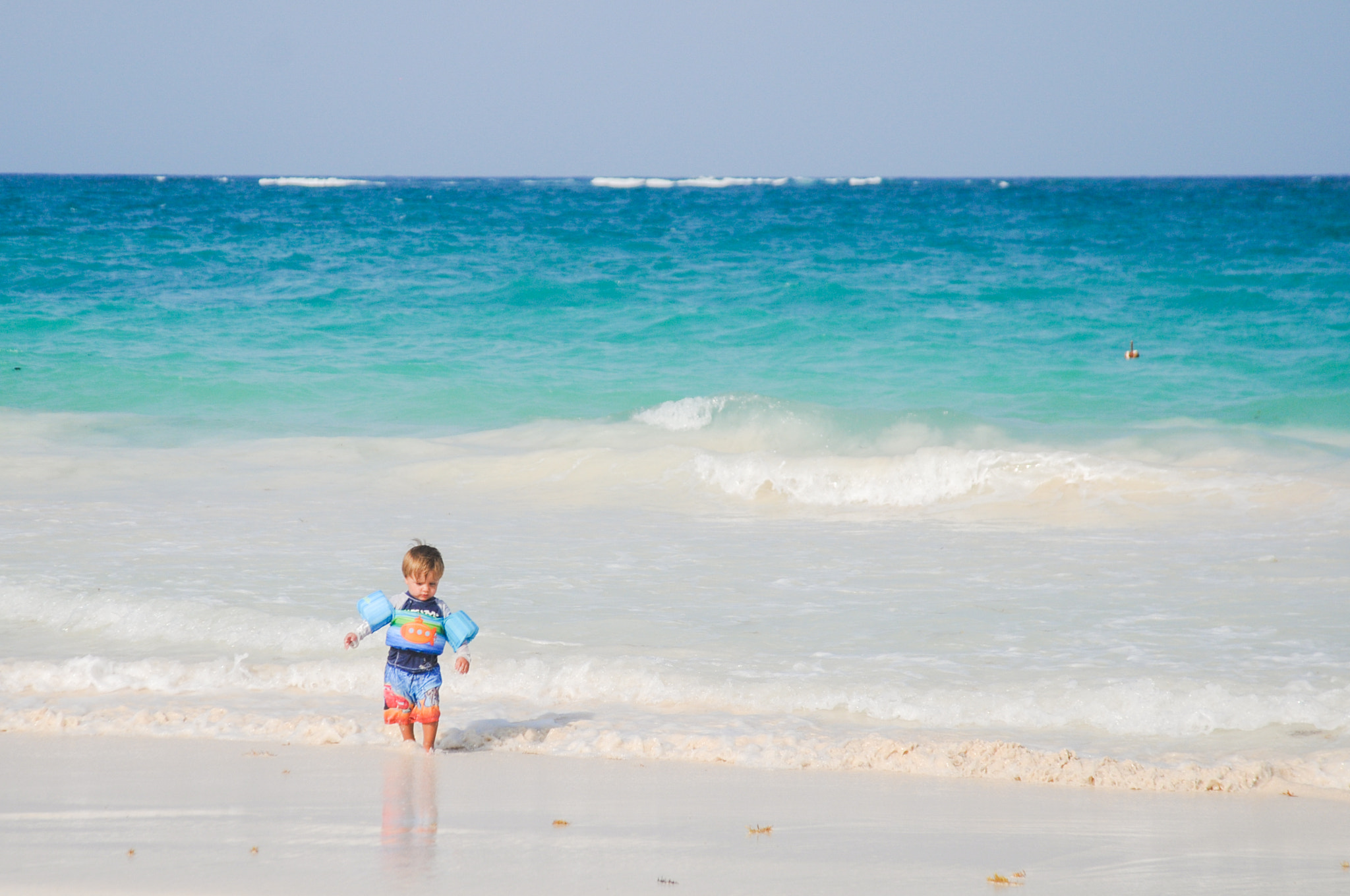 Nikon D300S + AF-S Zoom-Nikkor 24-85mm f/3.5-4.5G IF-ED sample photo. Caribbean sea and  the boy photography