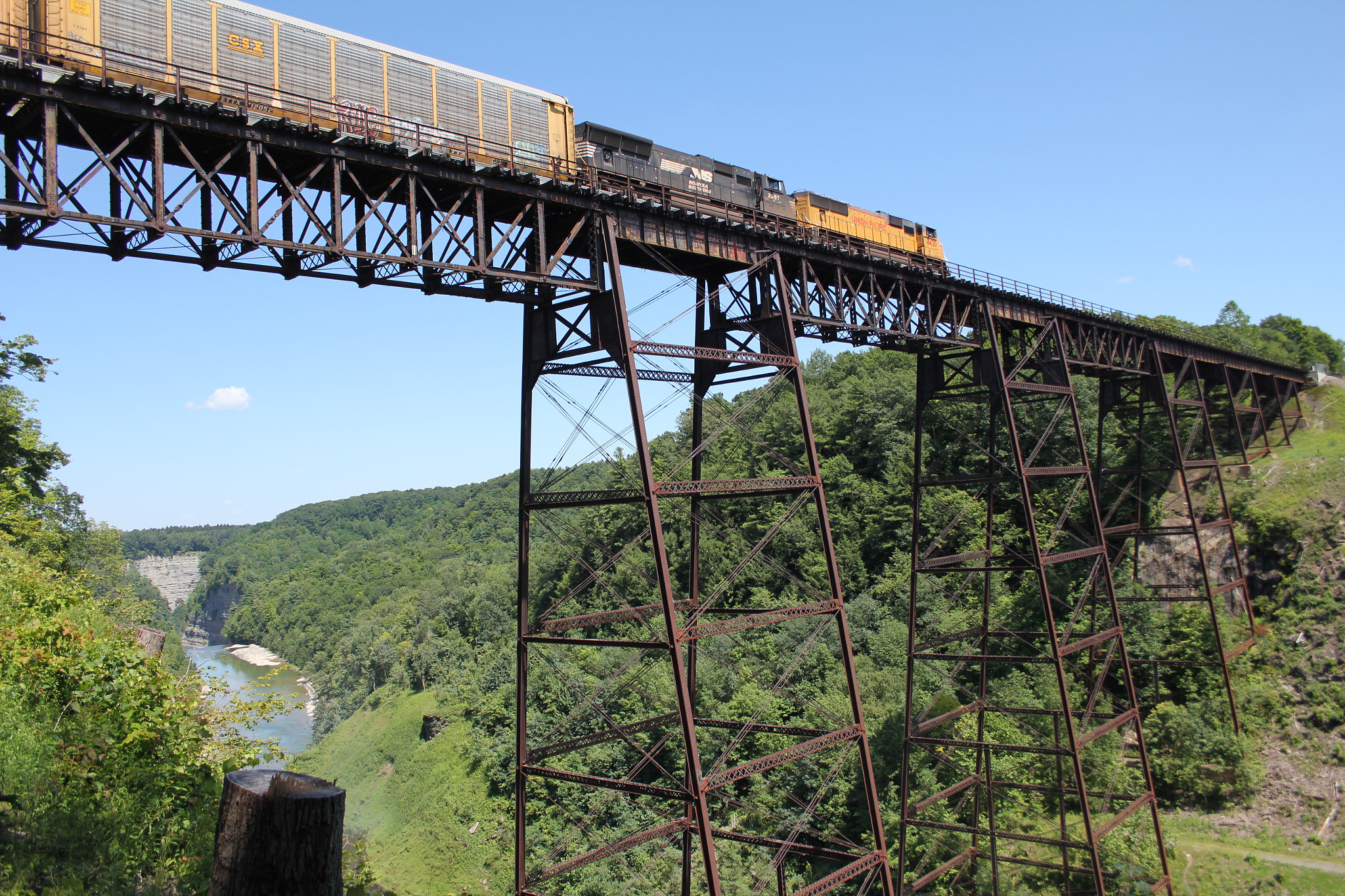 Canon EF-S 18-55mm F3.5-5.6 II sample photo. Train on trestle photography