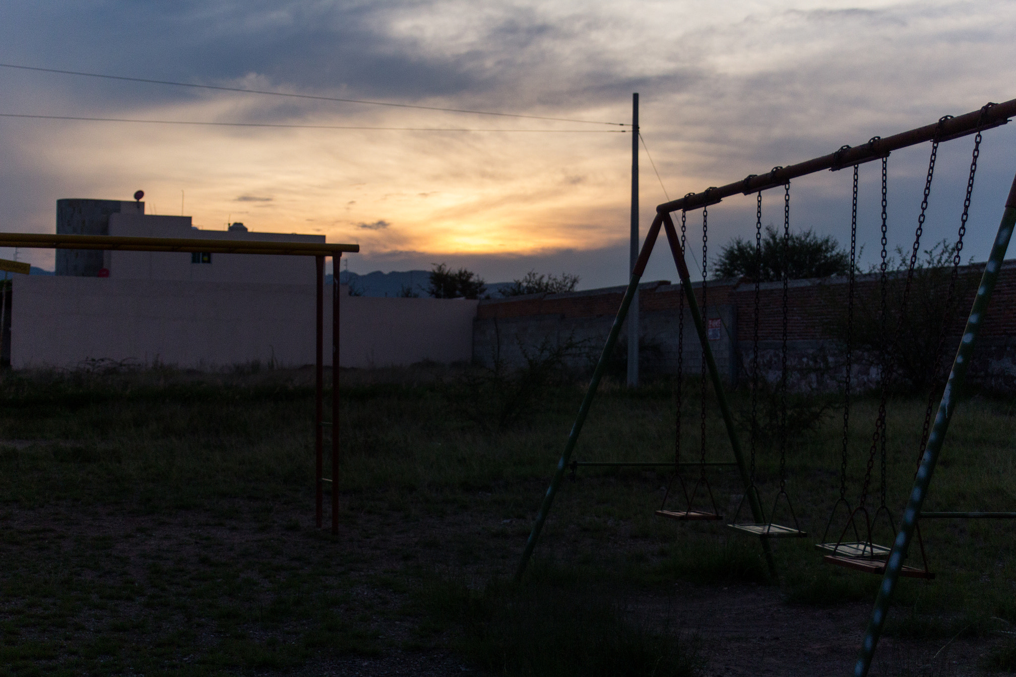 Canon EF 35-80mm f/4-5.6 sample photo. Childhood dusk photography