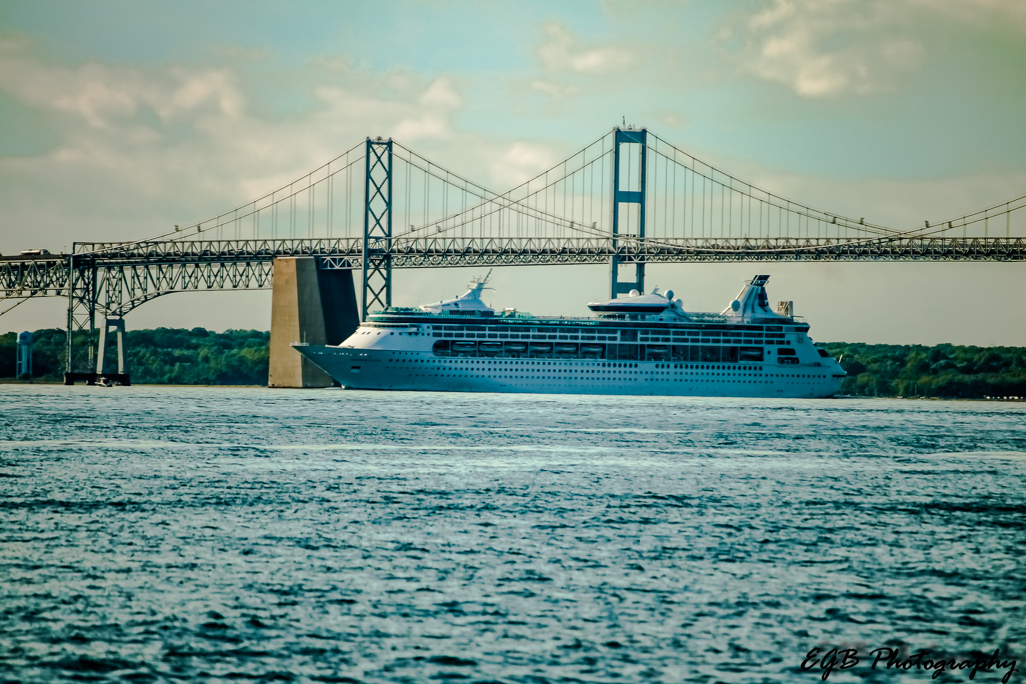 Canon EF-S 55-250mm F4-5.6 IS sample photo. Under the bridge we go photography