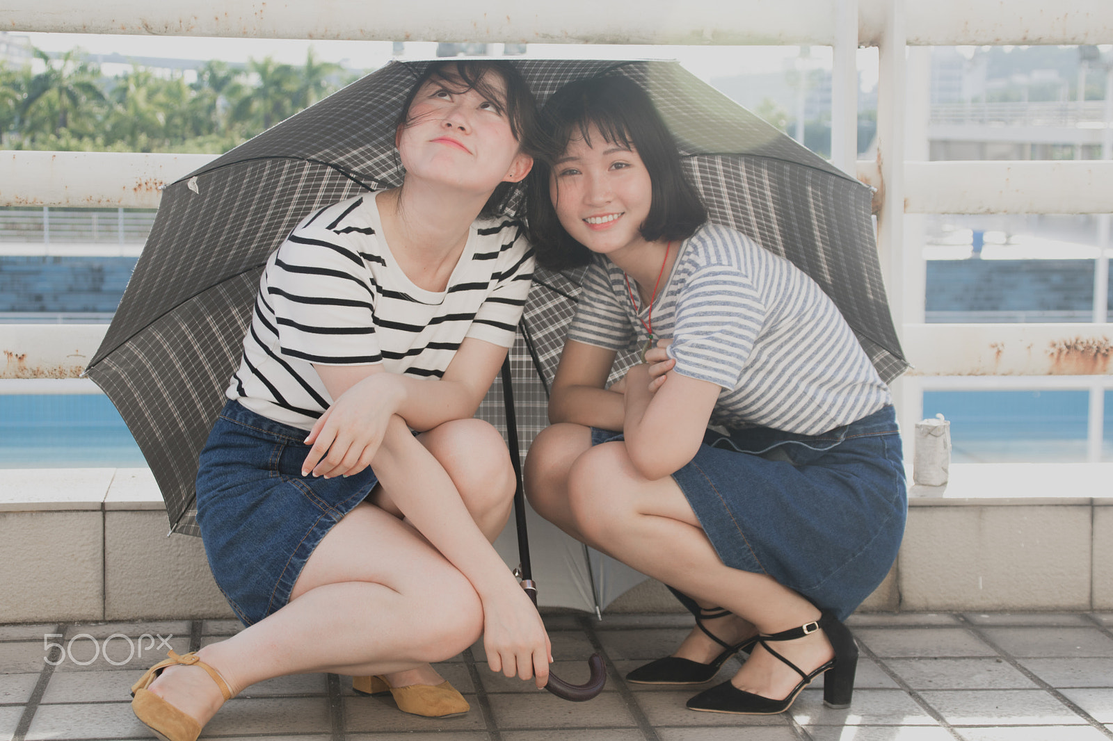 Canon EOS 760D (EOS Rebel T6s / EOS 8000D) + Canon TS-E 90mm F2.8 Tilt-Shift sample photo. Happy girls photography