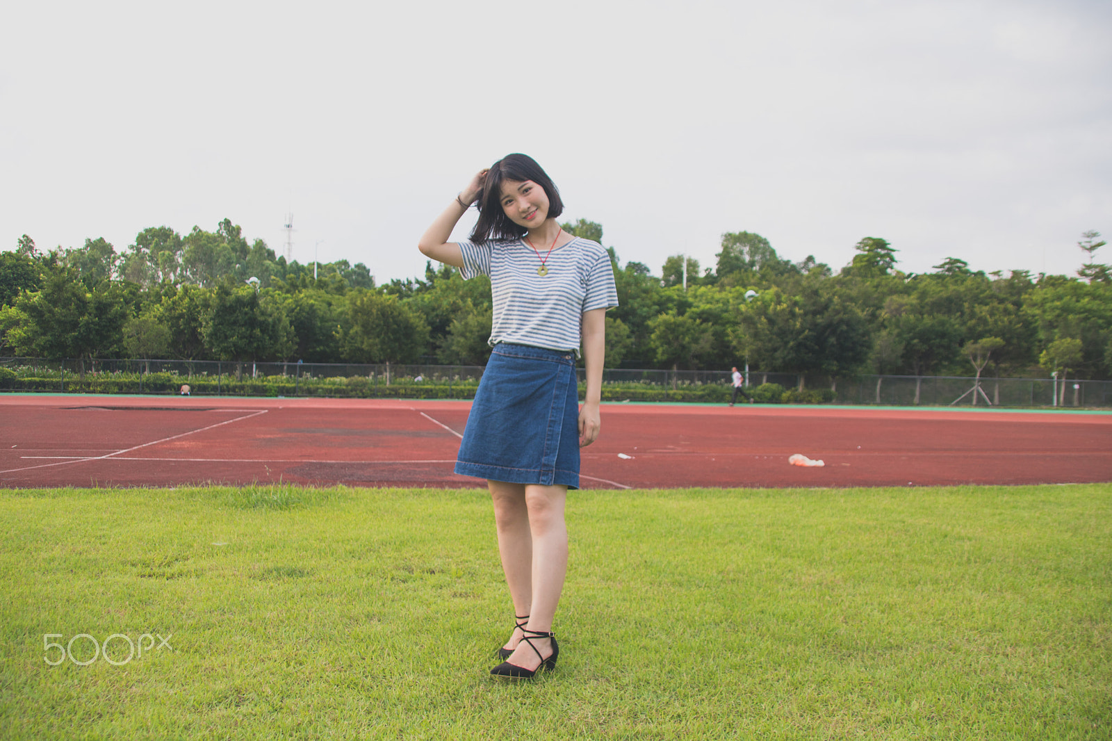 Canon EOS 760D (EOS Rebel T6s / EOS 8000D) + Canon TS-E 90mm F2.8 Tilt-Shift sample photo. Happy girls photography