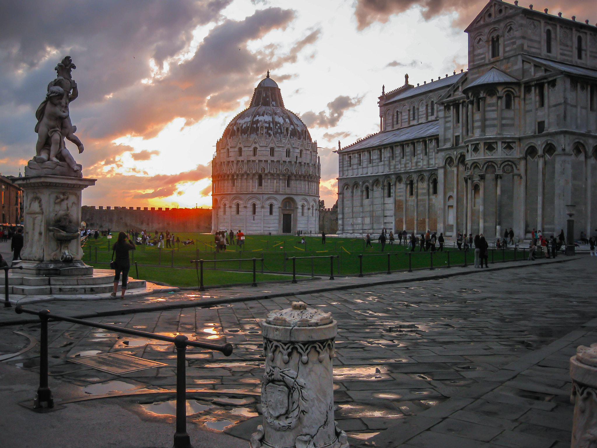 Canon PowerShot SD790 IS (Digital IXUS 90 IS / IXY Digital 95 IS) sample photo. Pisa (italy) - piazza dei miracoli photography