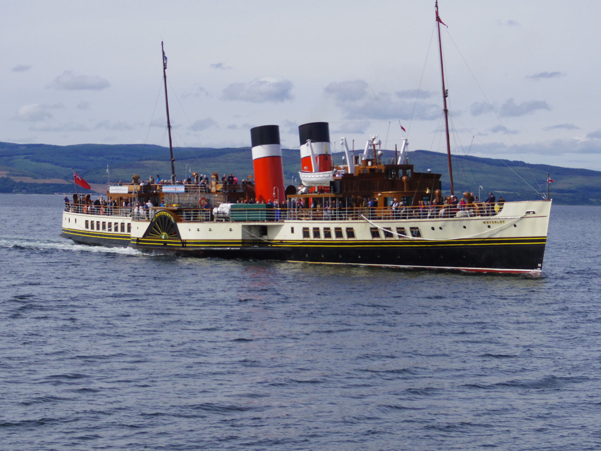 Pentax Q sample photo. Waverley steaming into lochranza en route to glasgow photography
