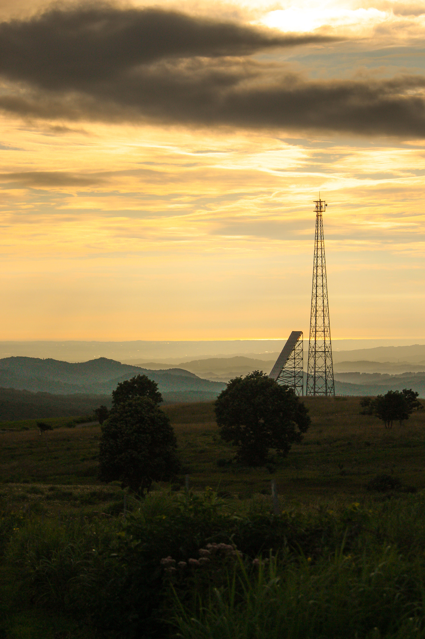 Canon EOS 700D (EOS Rebel T5i / EOS Kiss X7i) sample photo. Tower of sunset photography