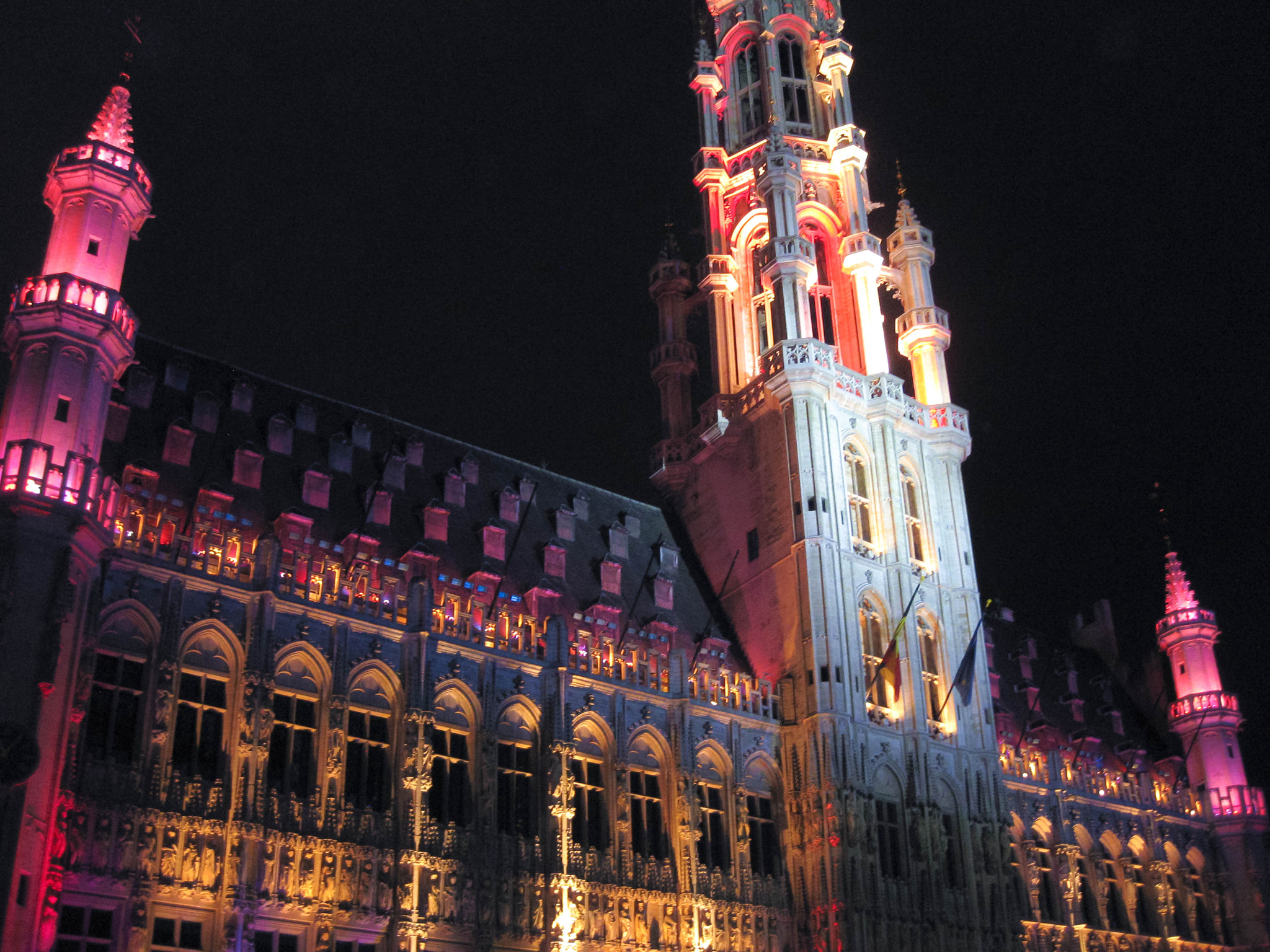 Canon PowerShot SD790 IS (Digital IXUS 90 IS / IXY Digital 95 IS) sample photo. Brüssel ( belgium) - rathaus lightshow photography