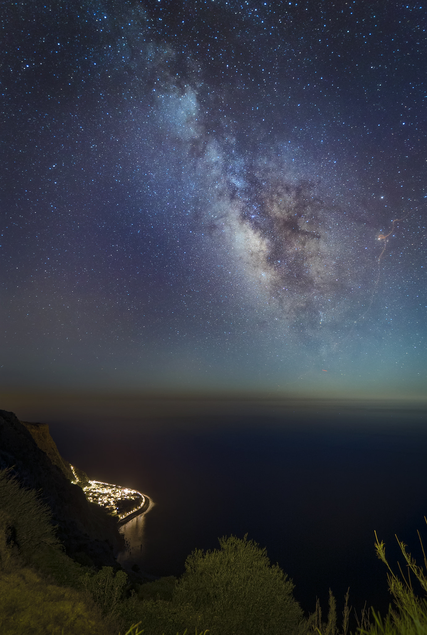 Sony a7S + Sony 70-400mm F4-5.6 G SSM sample photo. Milky way over madeira photography