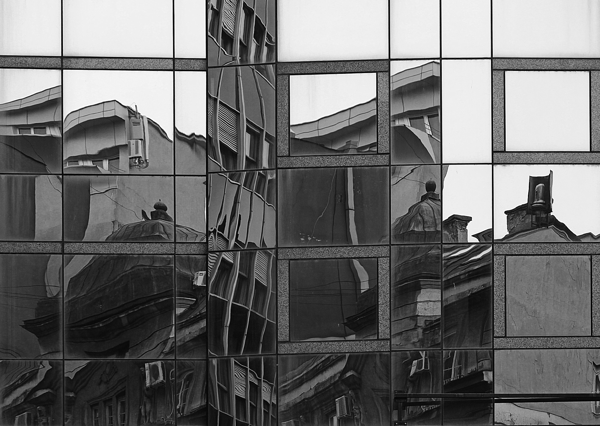 Canon EOS 500D (EOS Rebel T1i / EOS Kiss X3) sample photo. City reflections photography