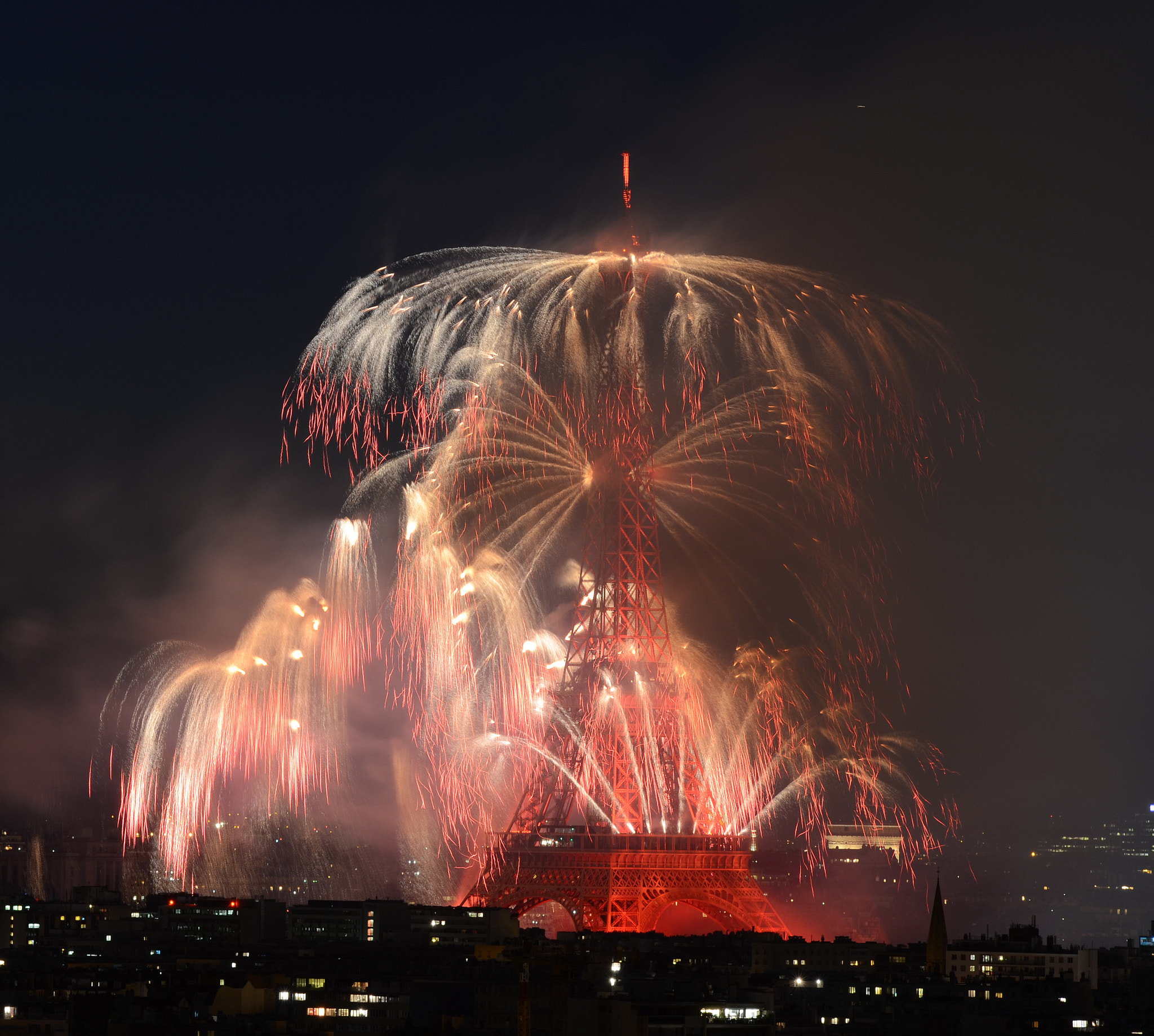 Nikon D7000 + Sigma 50-150mm F2.8 EX APO DC OS HSM sample photo. Fireworks 2016 in paris photography