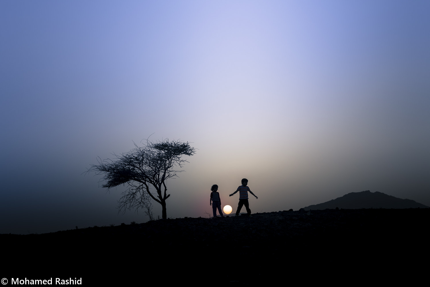 Nikon D5500 + Nikon AF-S Nikkor 50mm F1.4G sample photo. Kids in the black-blue vault photography