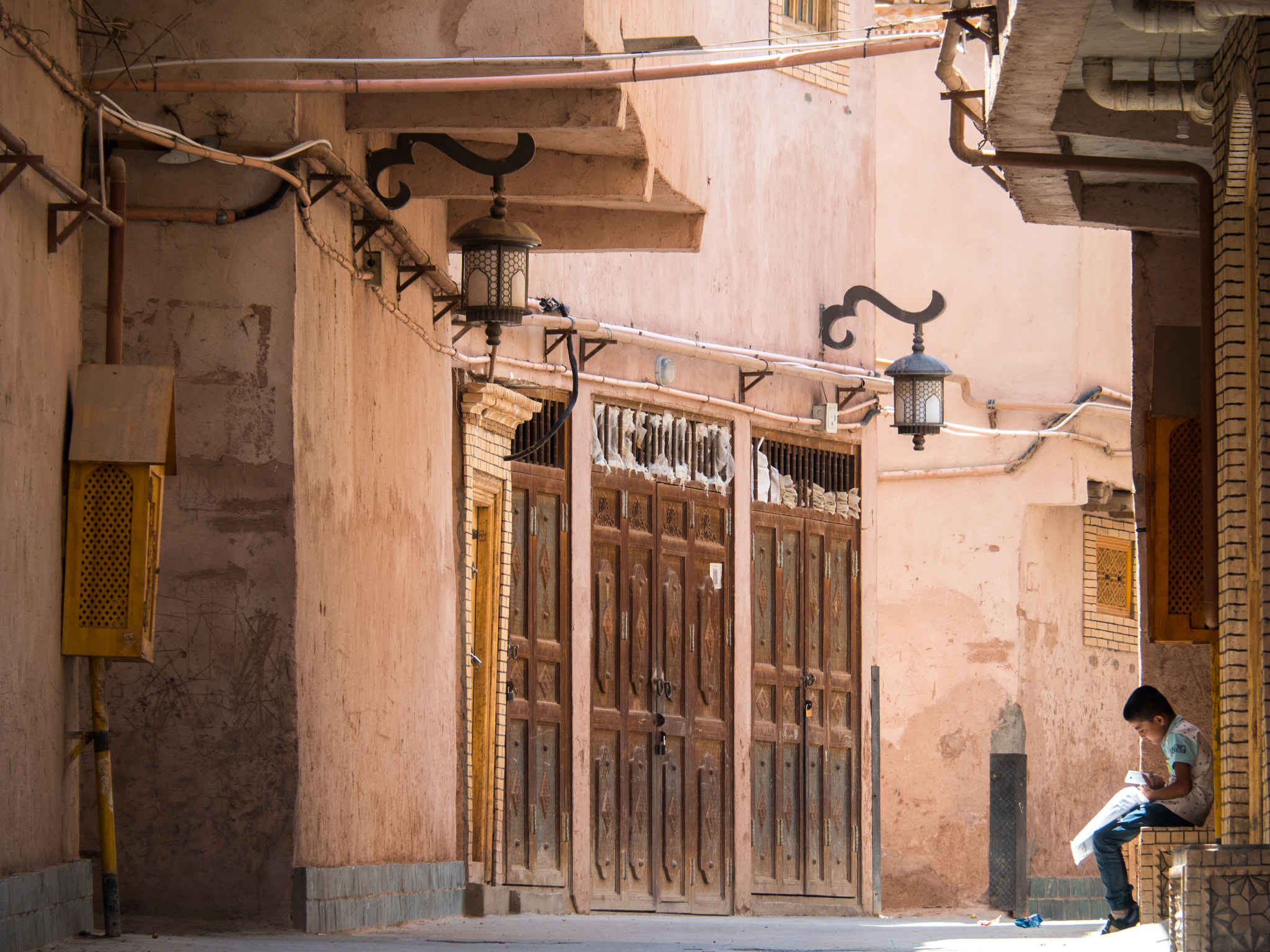 Olympus OM-D E-M5 II sample photo. A spot of shade photography