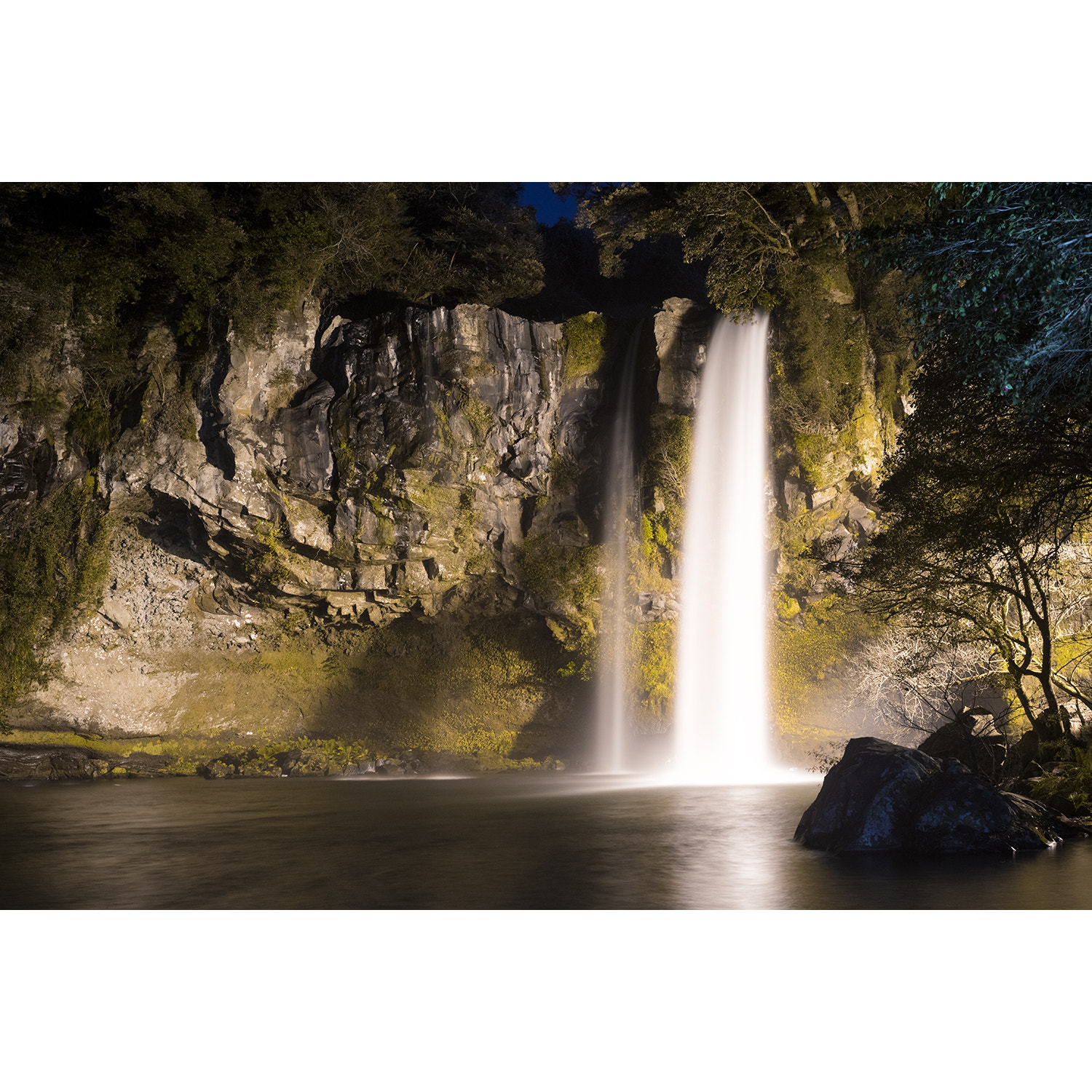 Nikon D810 + AF Zoom-Nikkor 35-70mm f/2.8D sample photo. Waterfall, korea photography
