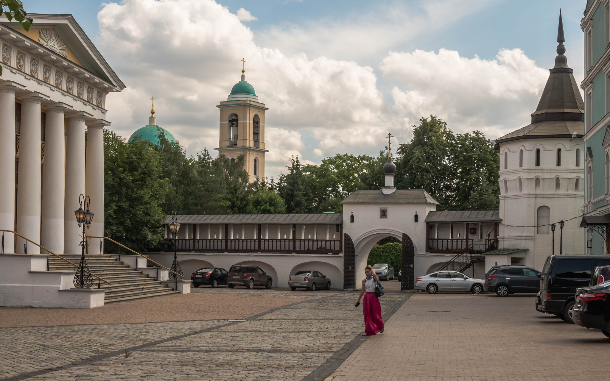 Panasonic Lumix DMC-GH4 + Olympus M.Zuiko Digital 25mm F1.8 sample photo. Danilov monastery courtyard photography