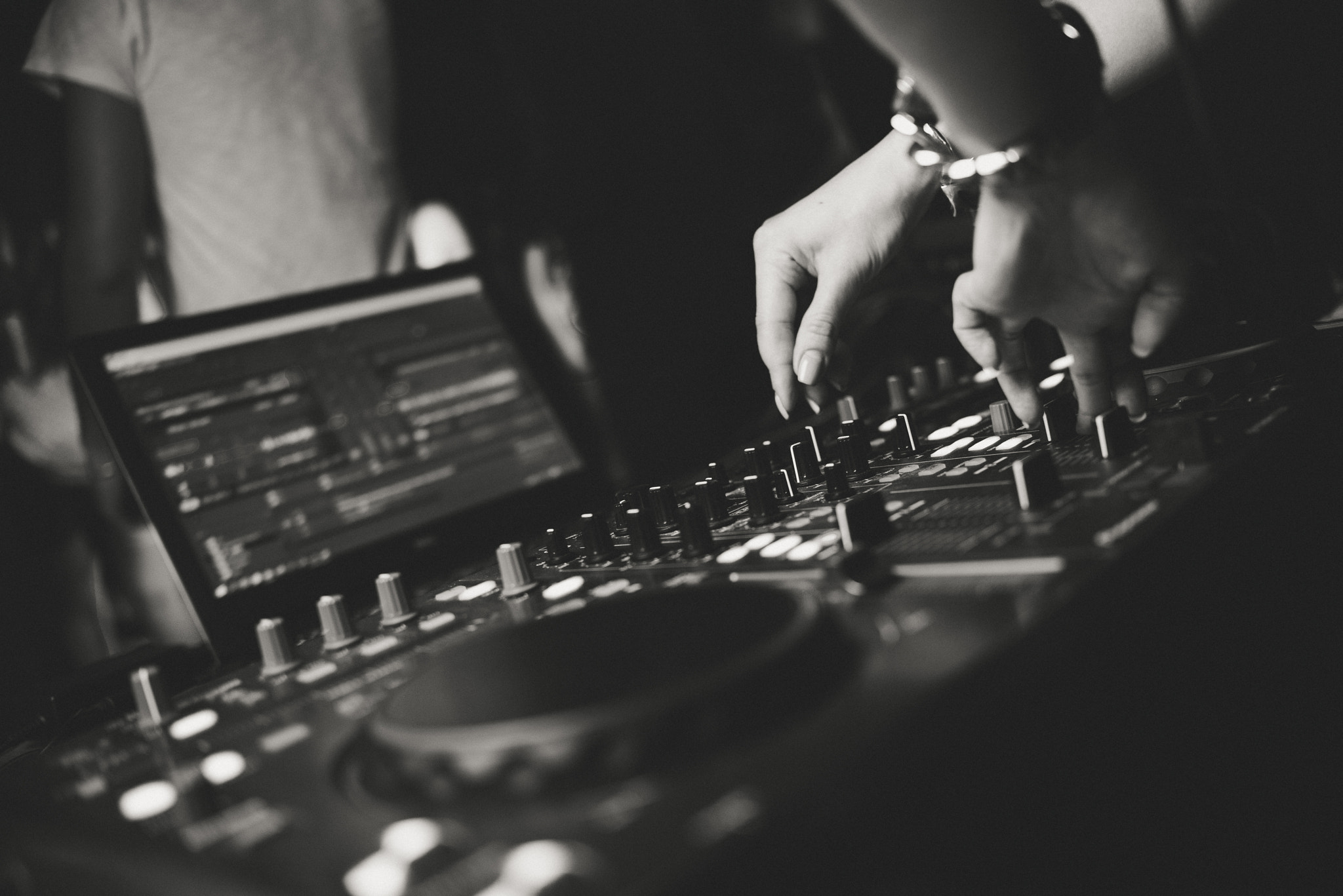 Nikon D800 + Nikon AF-S DX Nikkor 35mm F1.8G sample photo. Dj marina smirnova photography