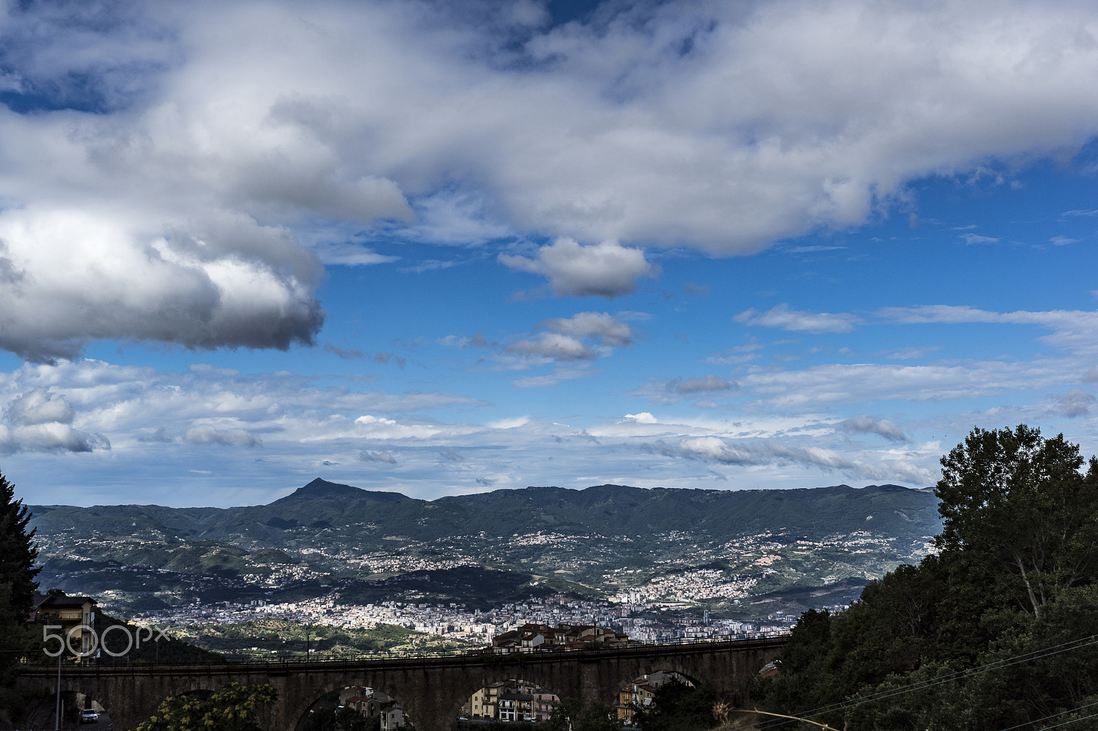 Sony SLT-A68 + Sony 28mm F2.8 sample photo. The bridge photography