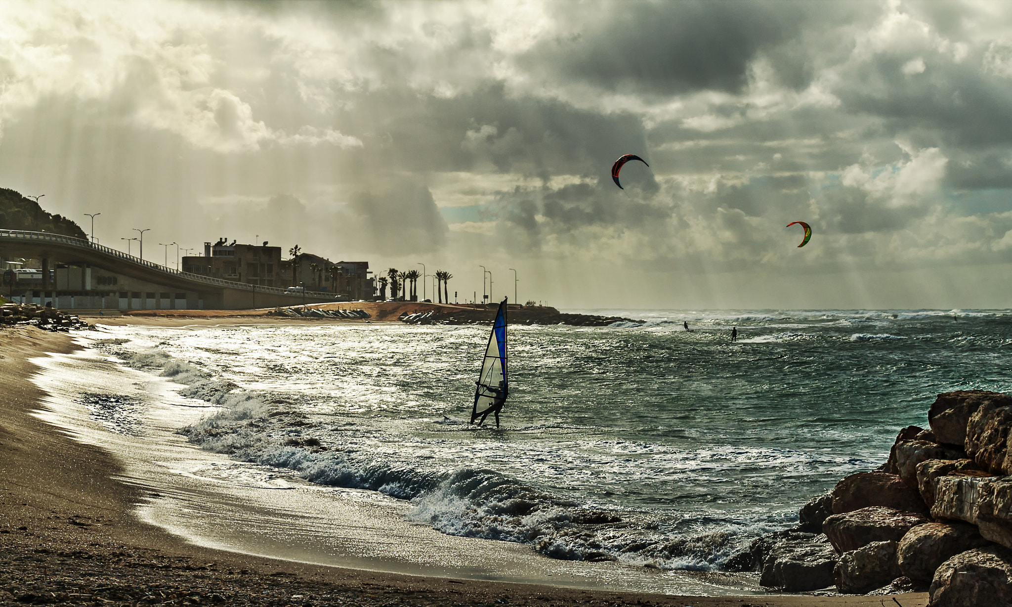 Tamron AF 18-200mm F3.5-6.3 XR Di II LD Aspherical (IF) Macro sample photo. Seascape with windsurfers photography