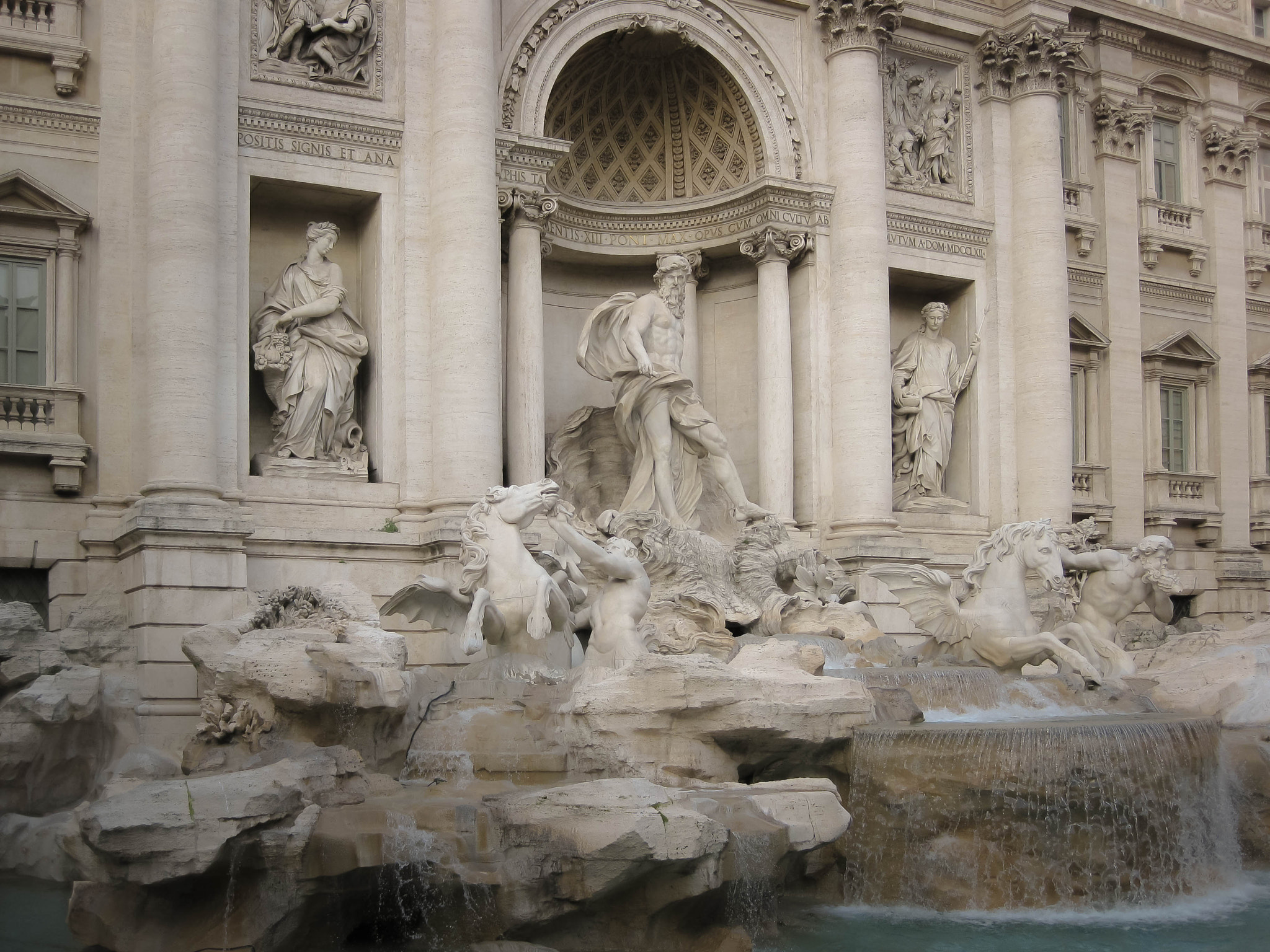 Canon PowerShot SD790 IS (Digital IXUS 90 IS / IXY Digital 95 IS) sample photo. Rom (italy) - fontana di trevi photography