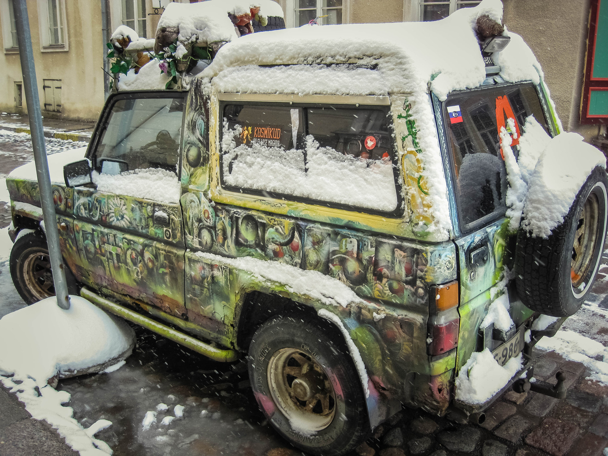 Canon PowerShot SD790 IS (Digital IXUS 90 IS / IXY Digital 95 IS) sample photo. Tallinn (estland) - snow car photography