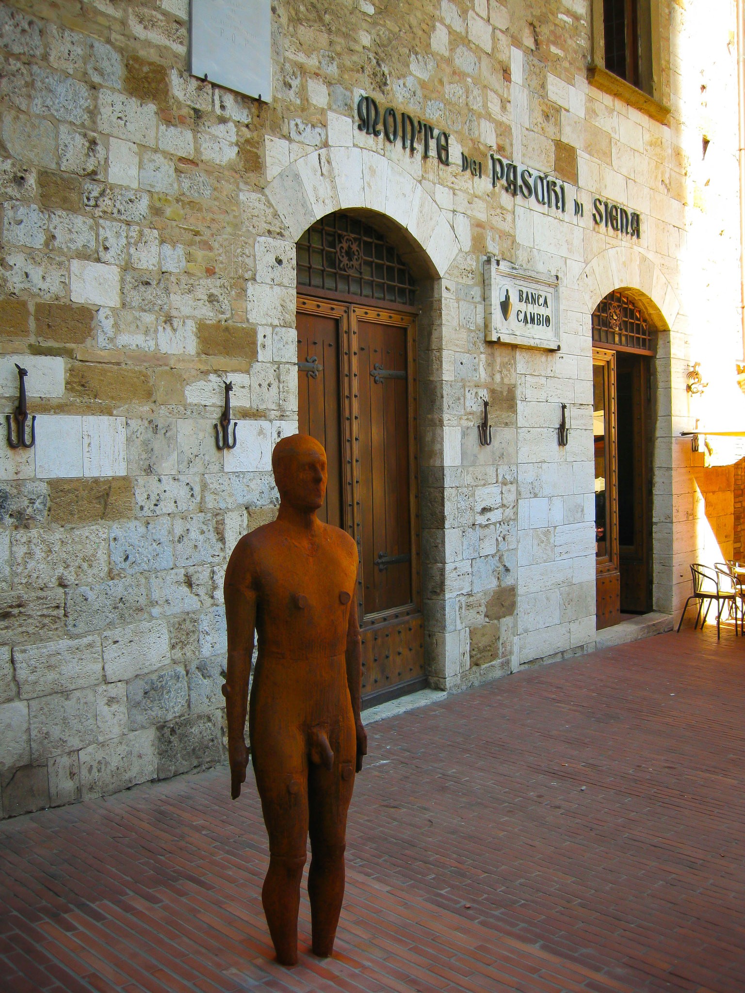 Canon PowerShot SD790 IS (Digital IXUS 90 IS / IXY Digital 95 IS) sample photo. San gimignano (italy) - sculpture photography