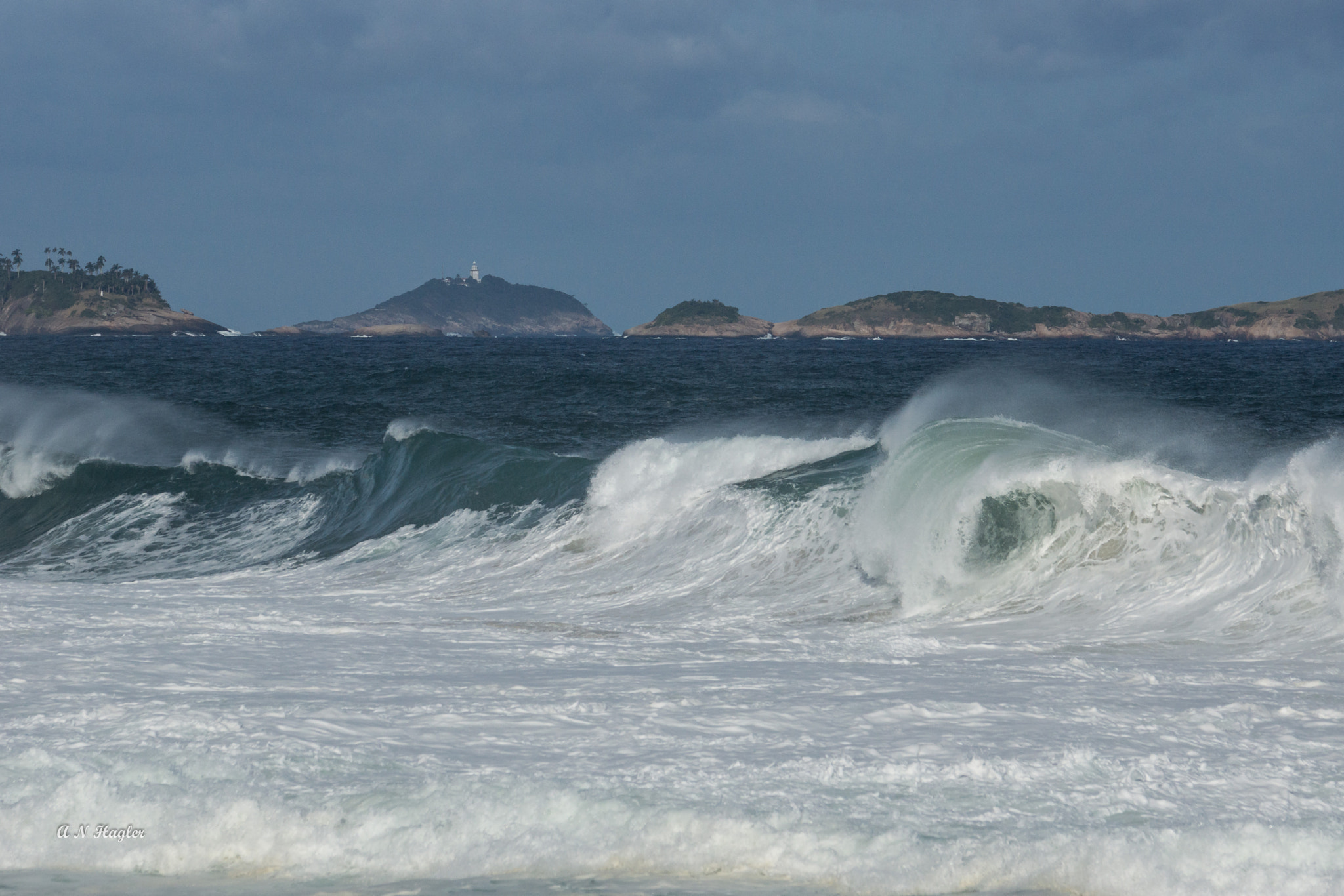Sony 70-300mm F4.5-5.6 G SSM sample photo. Breaking wave islands & spray photography