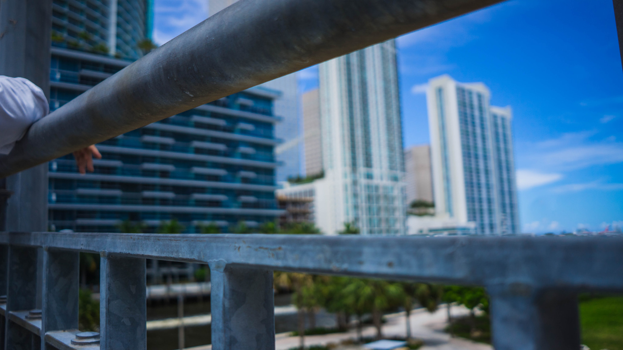 Sony a5100 + Sony E 20mm F2.8 sample photo. On the bridge photography