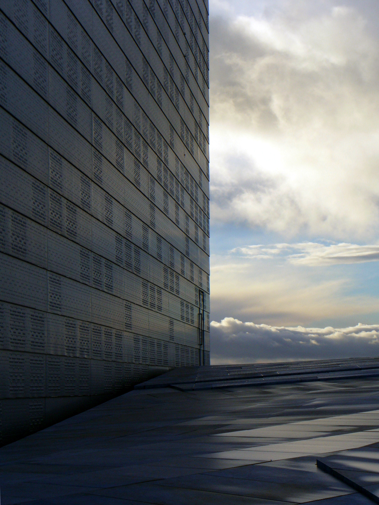 Panasonic DMC-LZ2 sample photo. On the roof of operahuset, oslo photography