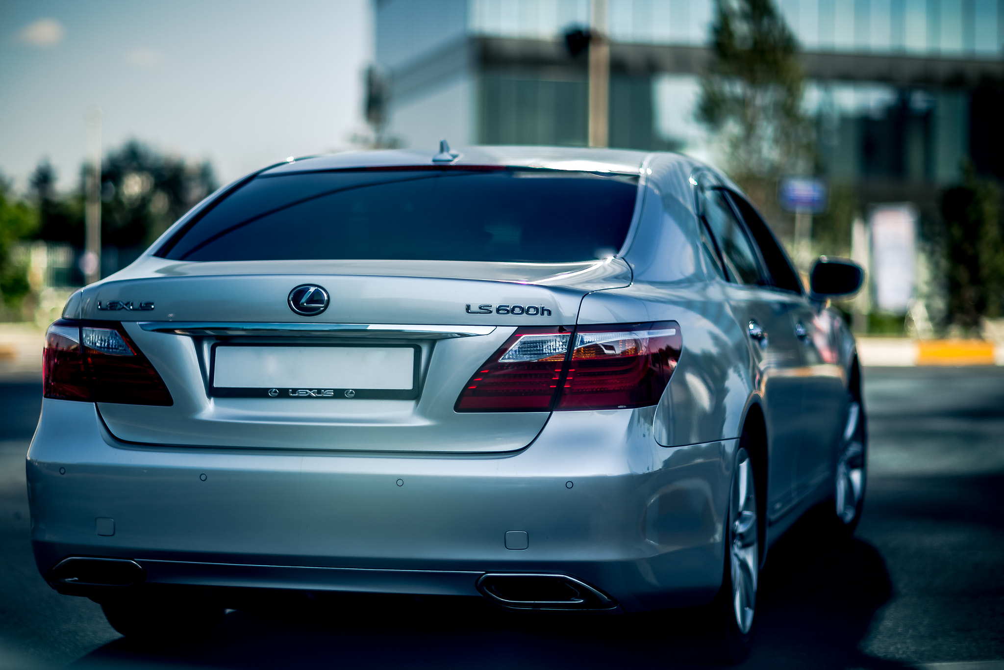 Canon EOS 6D + Canon EF 85mm F1.2 sample photo. Lexus ls 600h photography