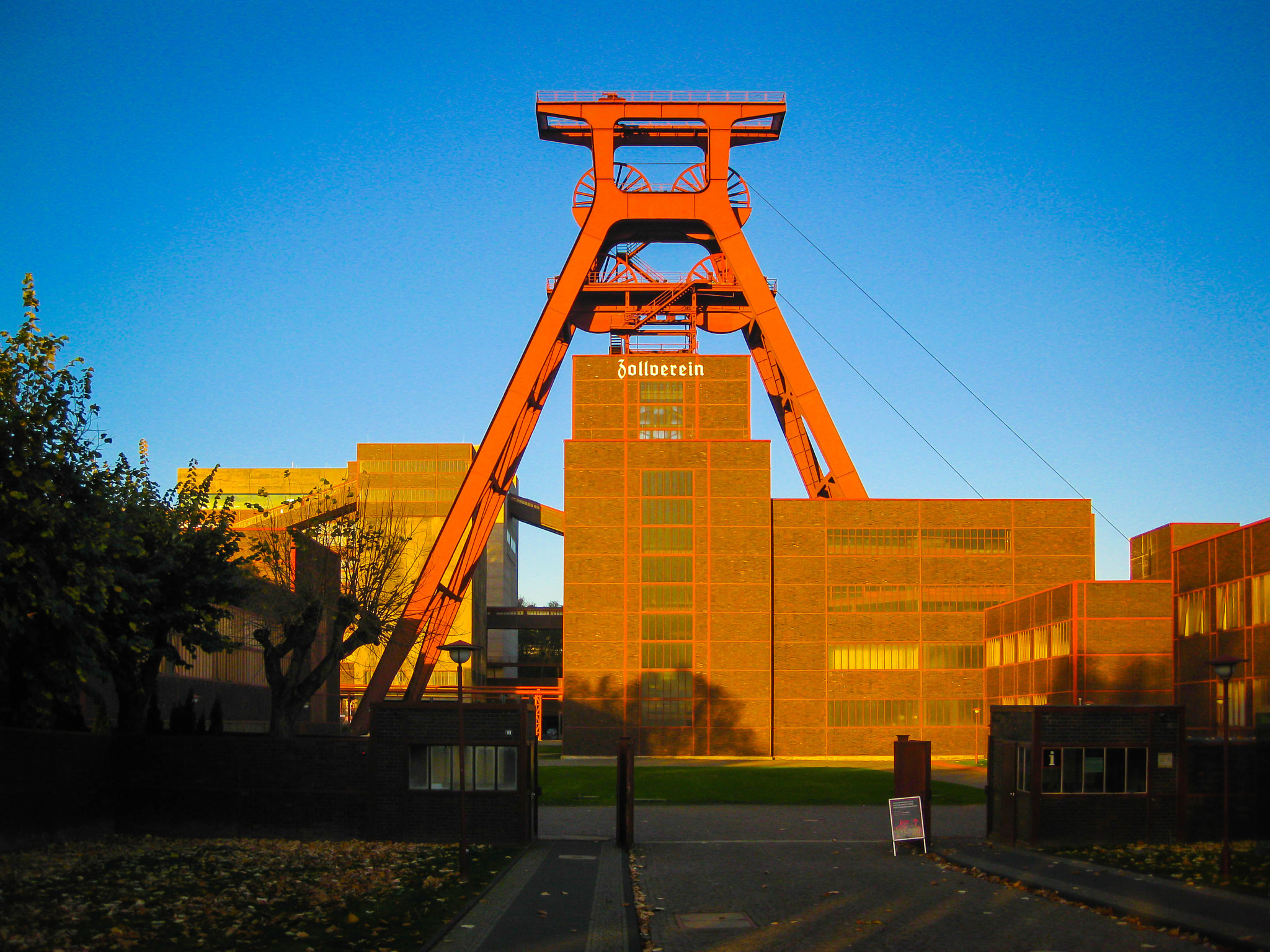 Canon PowerShot SD790 IS (Digital IXUS 90 IS / IXY Digital 95 IS) sample photo. Essen (germany) - zeche zollverein photography