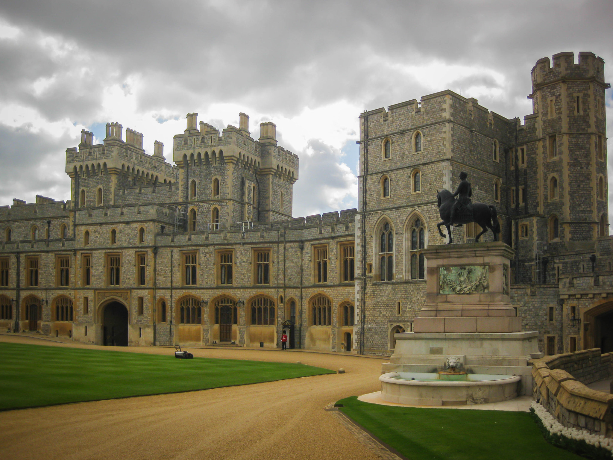 Canon PowerShot SD790 IS (Digital IXUS 90 IS / IXY Digital 95 IS) sample photo. Windsor (great britain) - castle photography