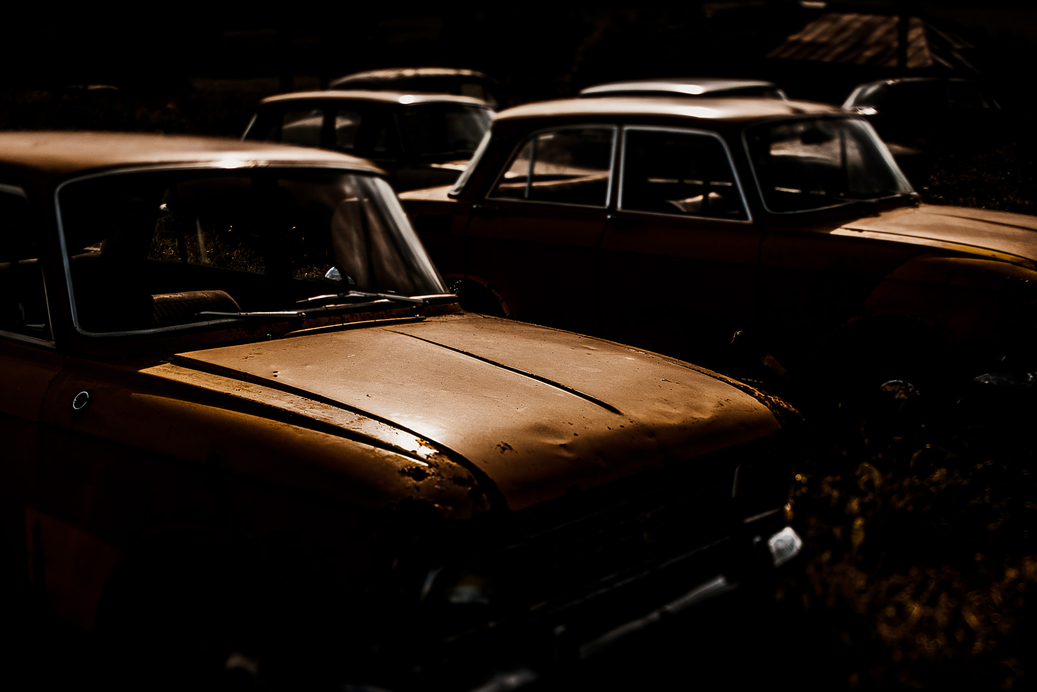 Canon EOS 5D + Canon TS-E 45mm F2.8 Tilt-Shift sample photo. Old russian car photography