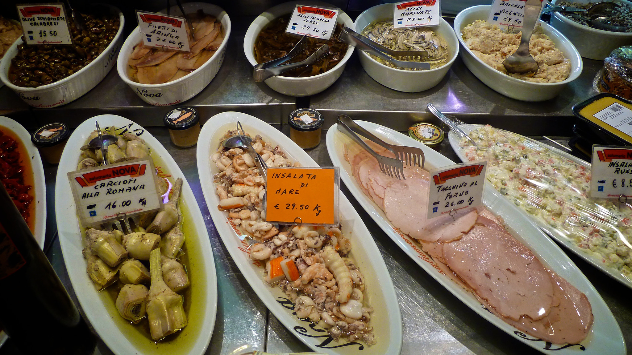 Panasonic Lumix DMC-ZS5 (Lumix DMC-TZ8) sample photo. Shopping for seafood in padua photography
