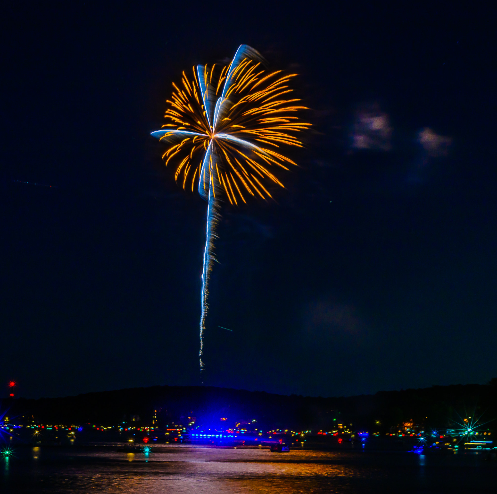 AF Zoom-Nikkor 24-120mm f/3.5-5.6D IF sample photo. Light show photography
