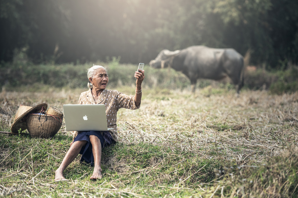 Working Woman at Outdoor by Sasin Tipchai on 500px.com