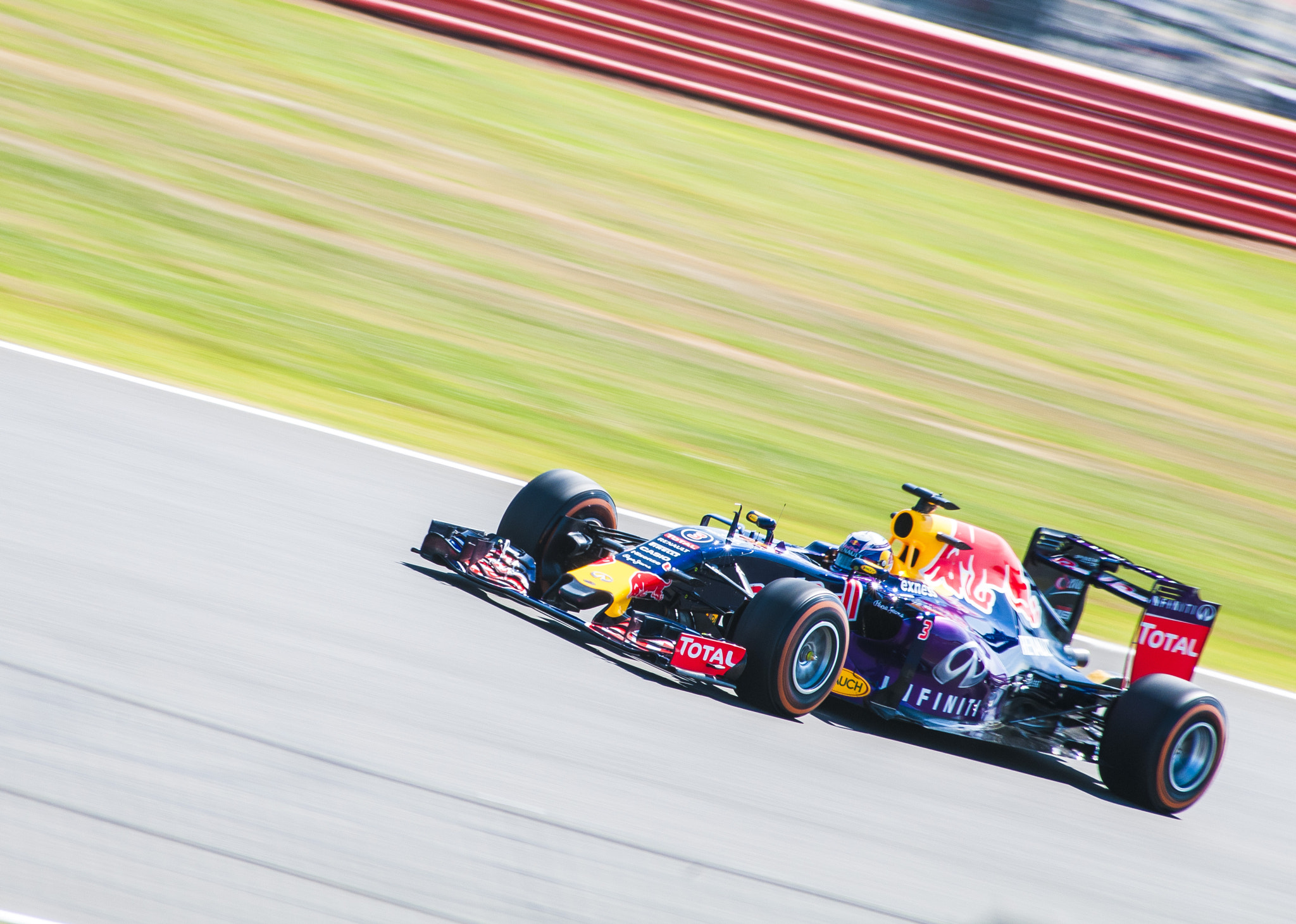 Sigma 70-300mm F4-5.6 APO DG Macro sample photo. Silverstone friday practice 2015 photography