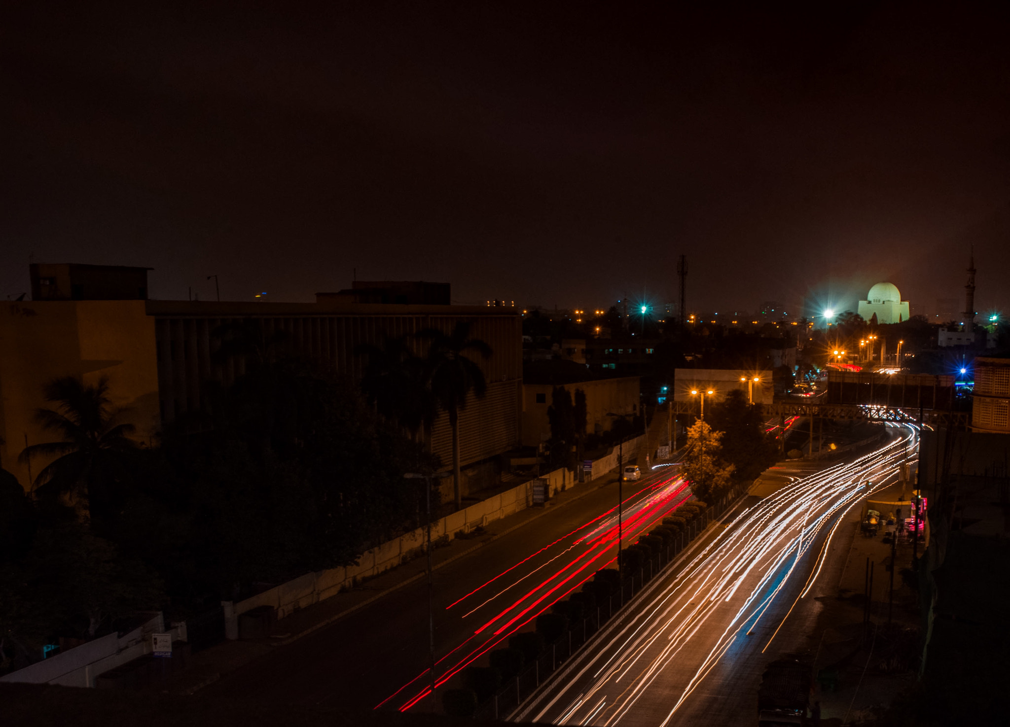 AF Zoom-Nikkor 28-105mm f/3.5-4.5D IF sample photo. Traffic photography