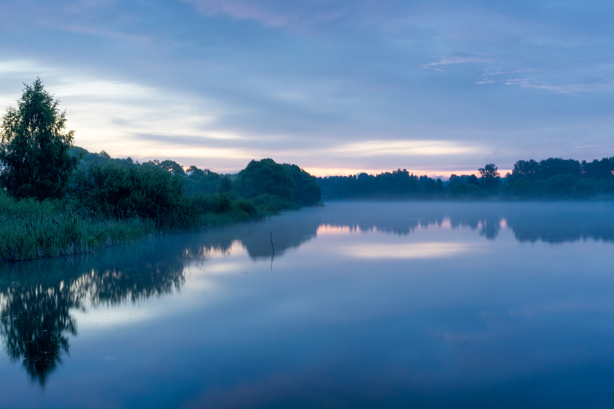 Sony FE 28mm F2 sample photo. Dawn over lake photography