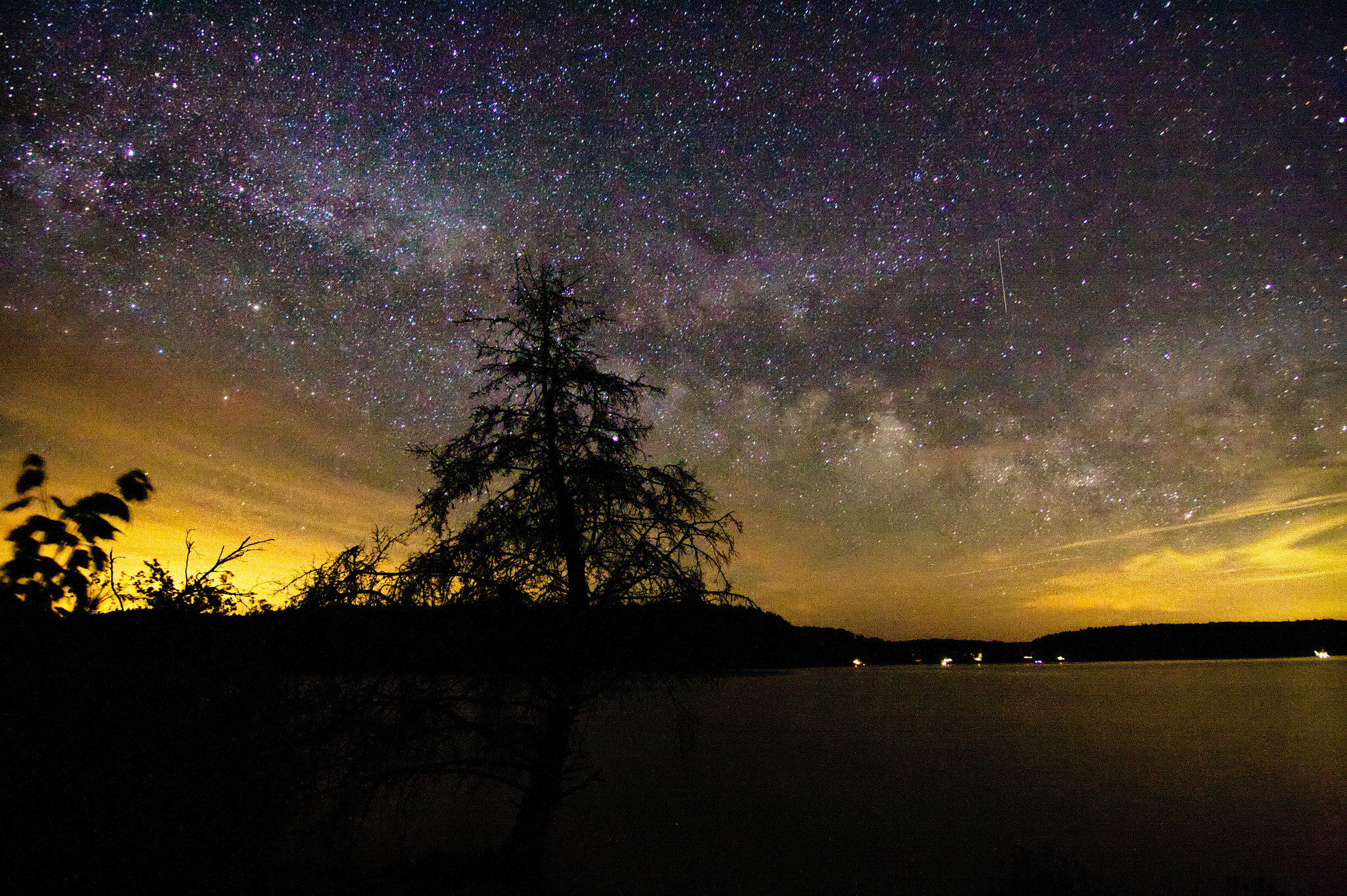 Canon EOS 1000D (EOS Digital Rebel XS / EOS Kiss F) + Tokina AT-X Pro 11-16mm F2.8 DX sample photo. Milky way in bon echo photography