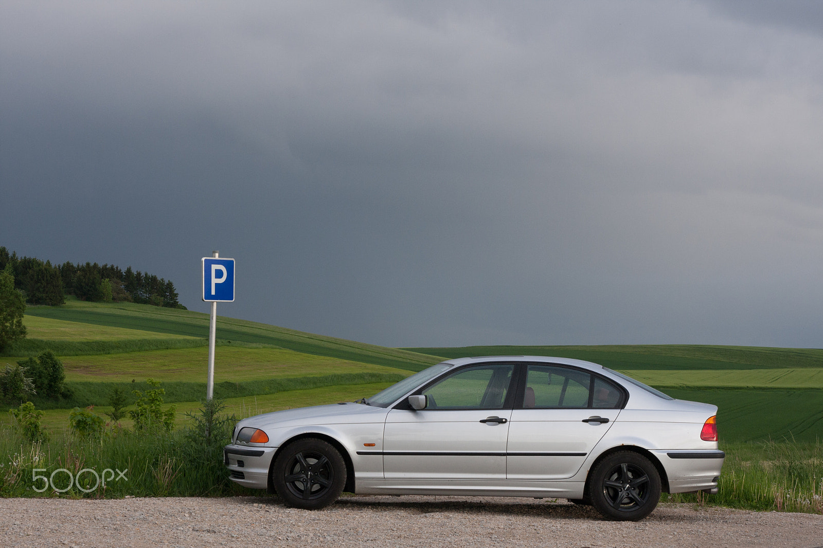 Canon EOS 40D sample photo. Silver car parking on a green field photography