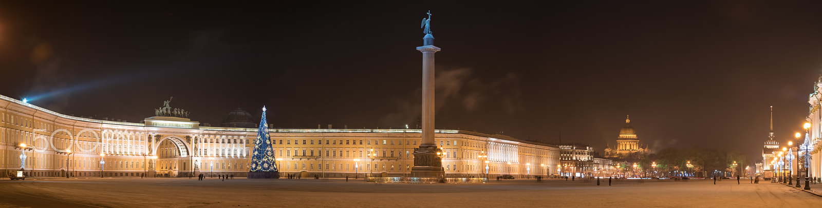 Nikon D750 + AF-S Zoom-Nikkor 24-85mm f/3.5-4.5G IF-ED sample photo. Palace square panorama in the winter evening photography