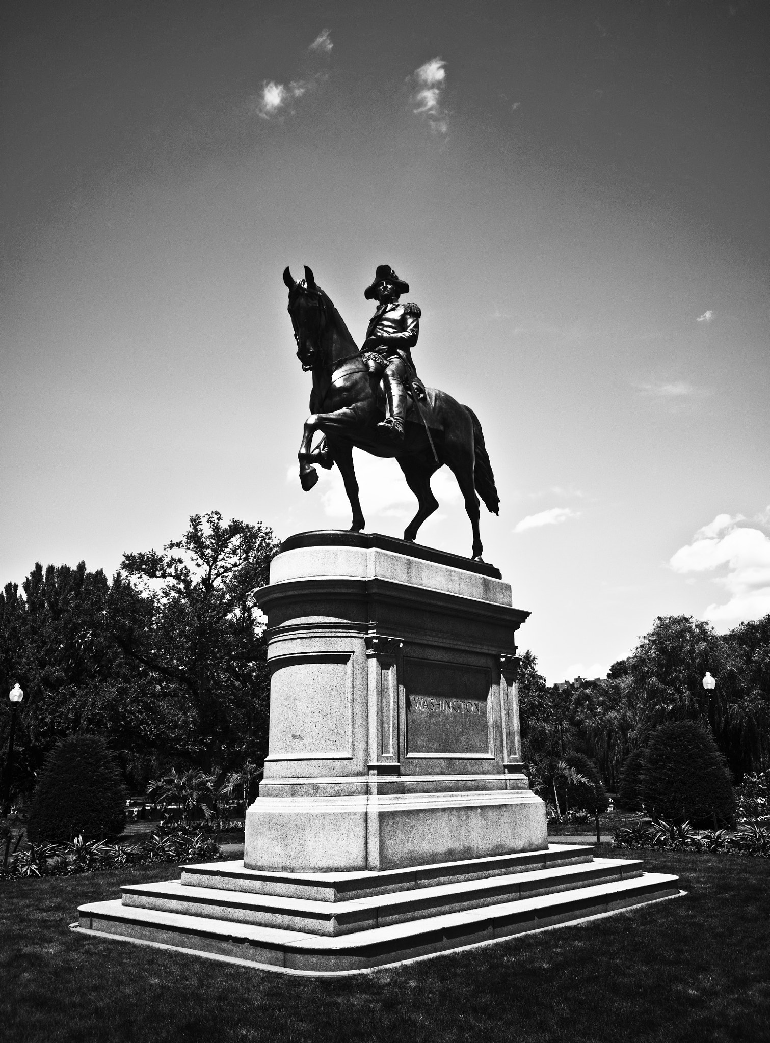 OnePlus ONE A2005 sample photo. Washington in boston gardens b&w photography