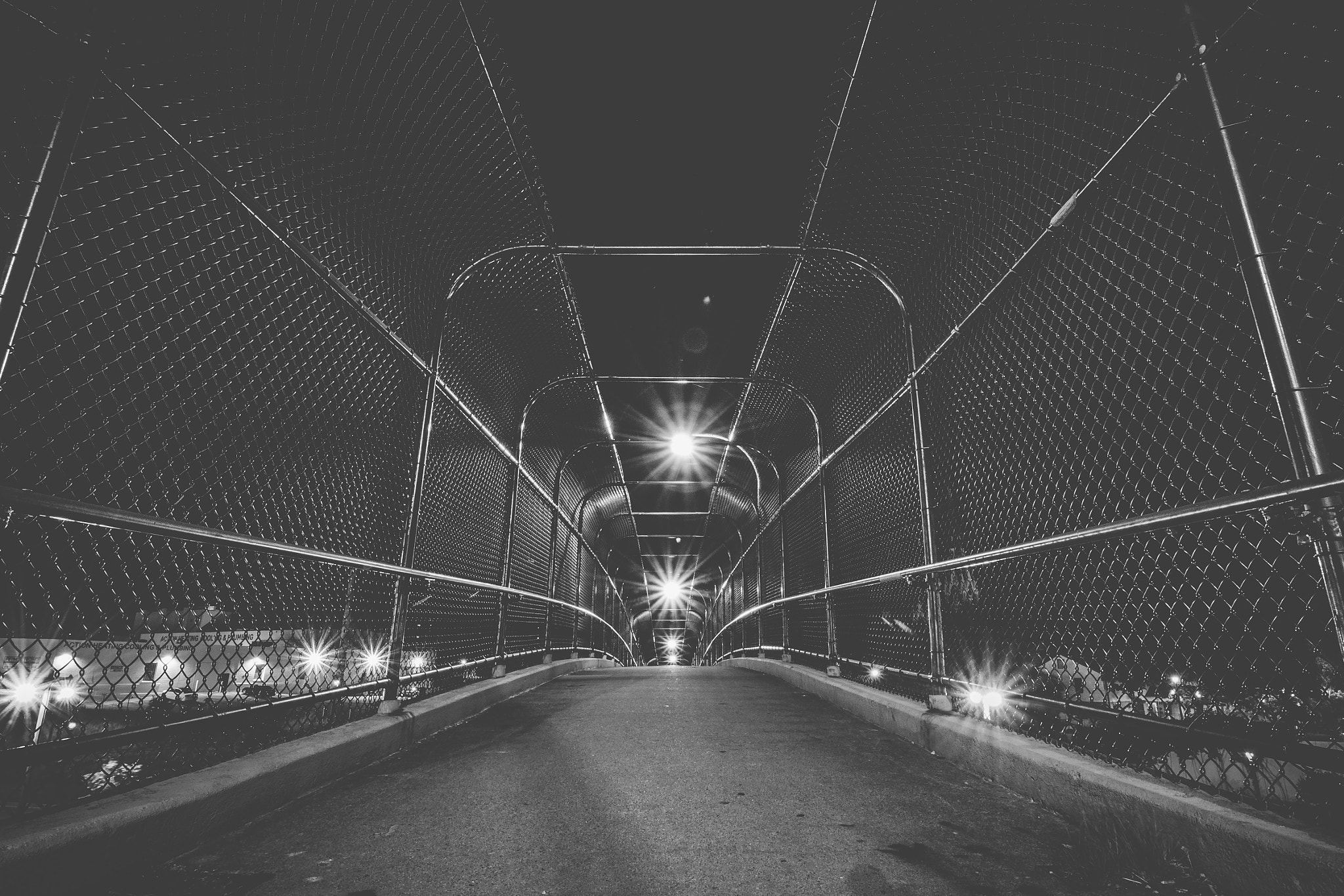 Canon EOS 550D (EOS Rebel T2i / EOS Kiss X4) sample photo. Night walkway overpass photography
