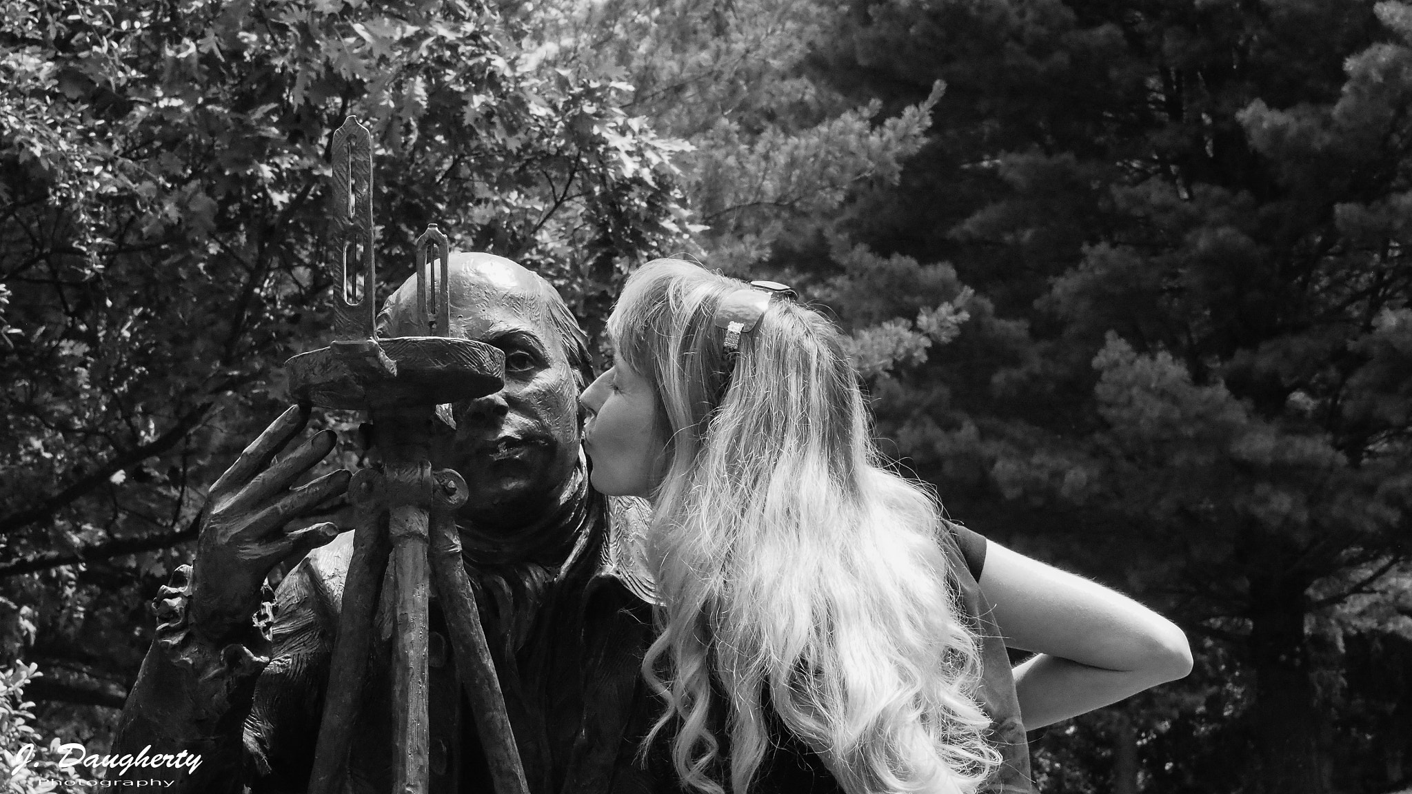 Olympus PEN E-PM2 sample photo. Last kiss photography