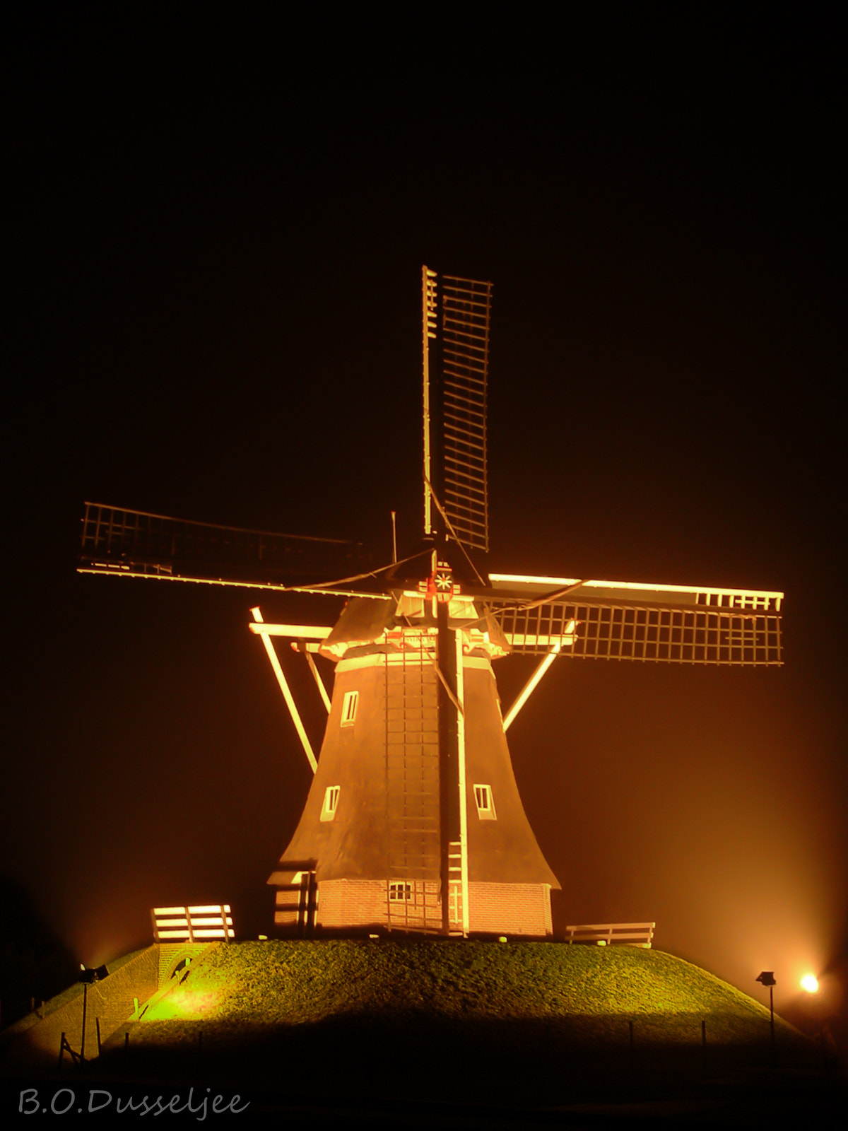 Fujifilm FinePix S304 sample photo. Windmill by night photography