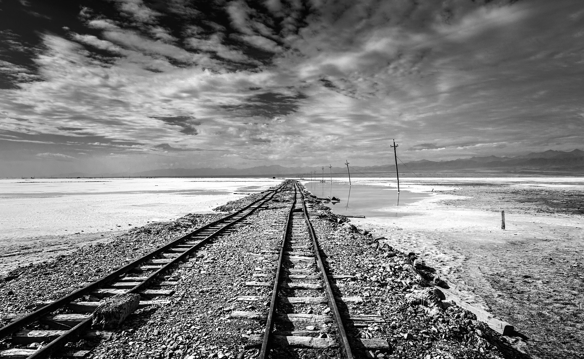 Nikon D300S + Sigma 10-20mm F3.5 EX DC HSM sample photo. Roads to the heart of the salt lake photography