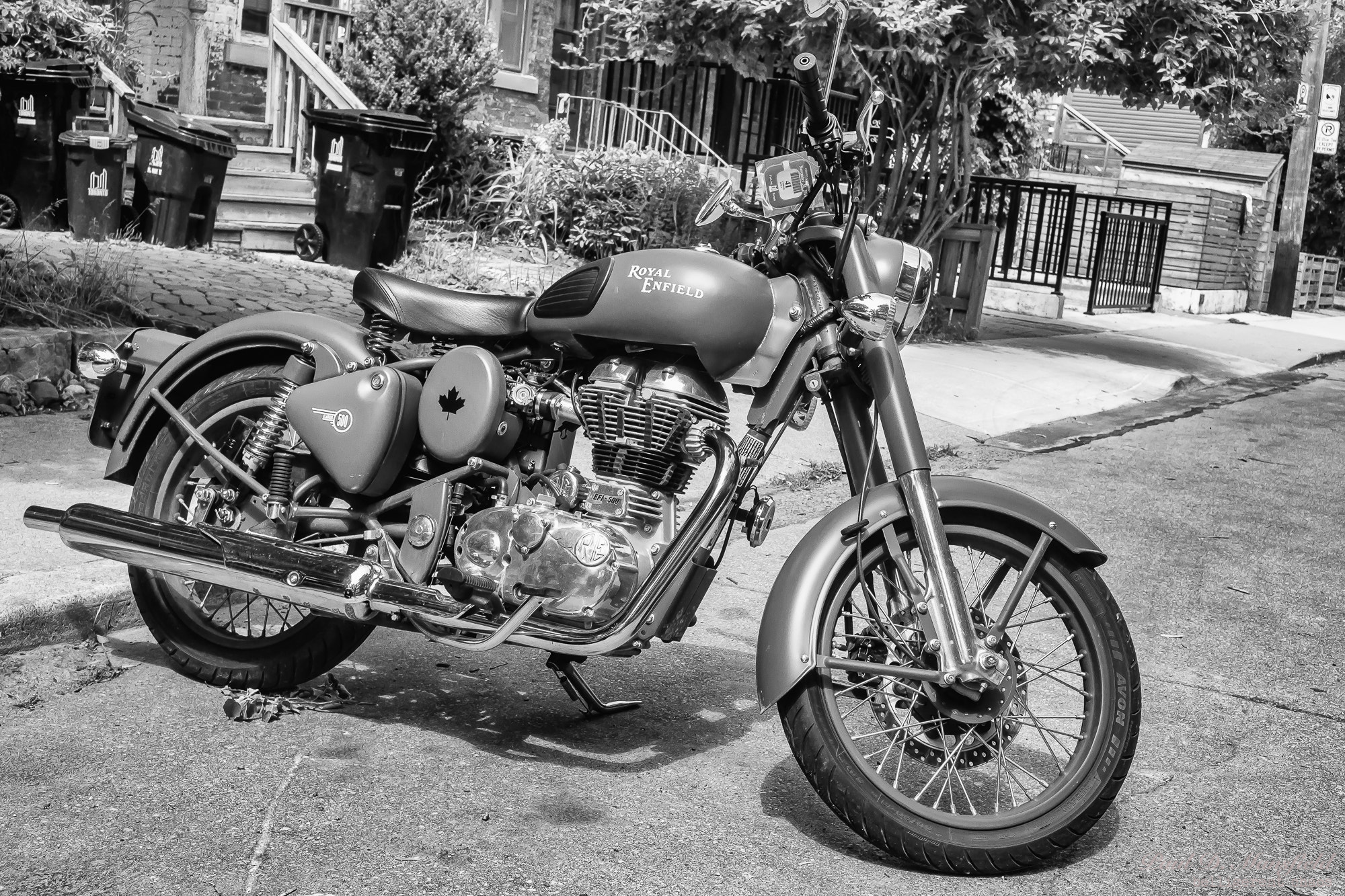 Fujifilm X-A1 + Fujifilm XF 27mm F2.8 sample photo. A royal enfield on the street photography