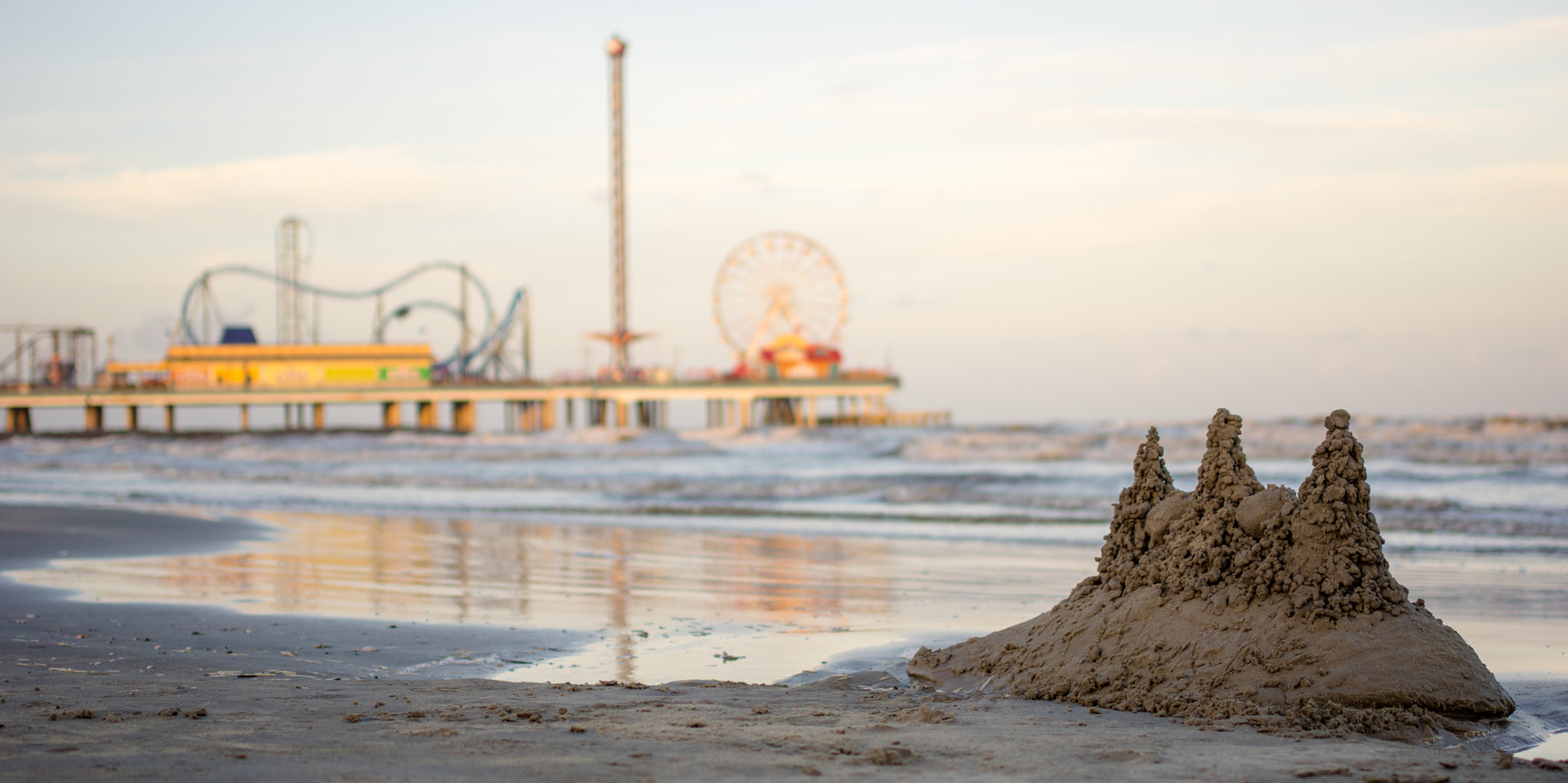 Pentax K-3 + Pentax smc DA 35mm F2.4 AL sample photo. Sand castle photography