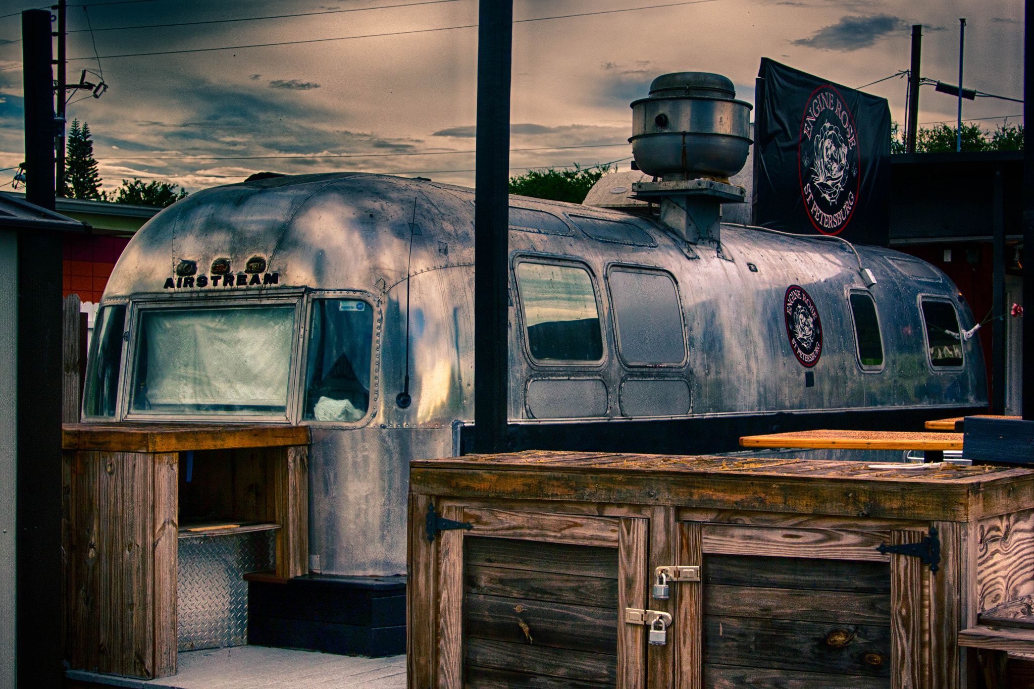 Nikon 1 J3 sample photo. Engine rose resturant photography