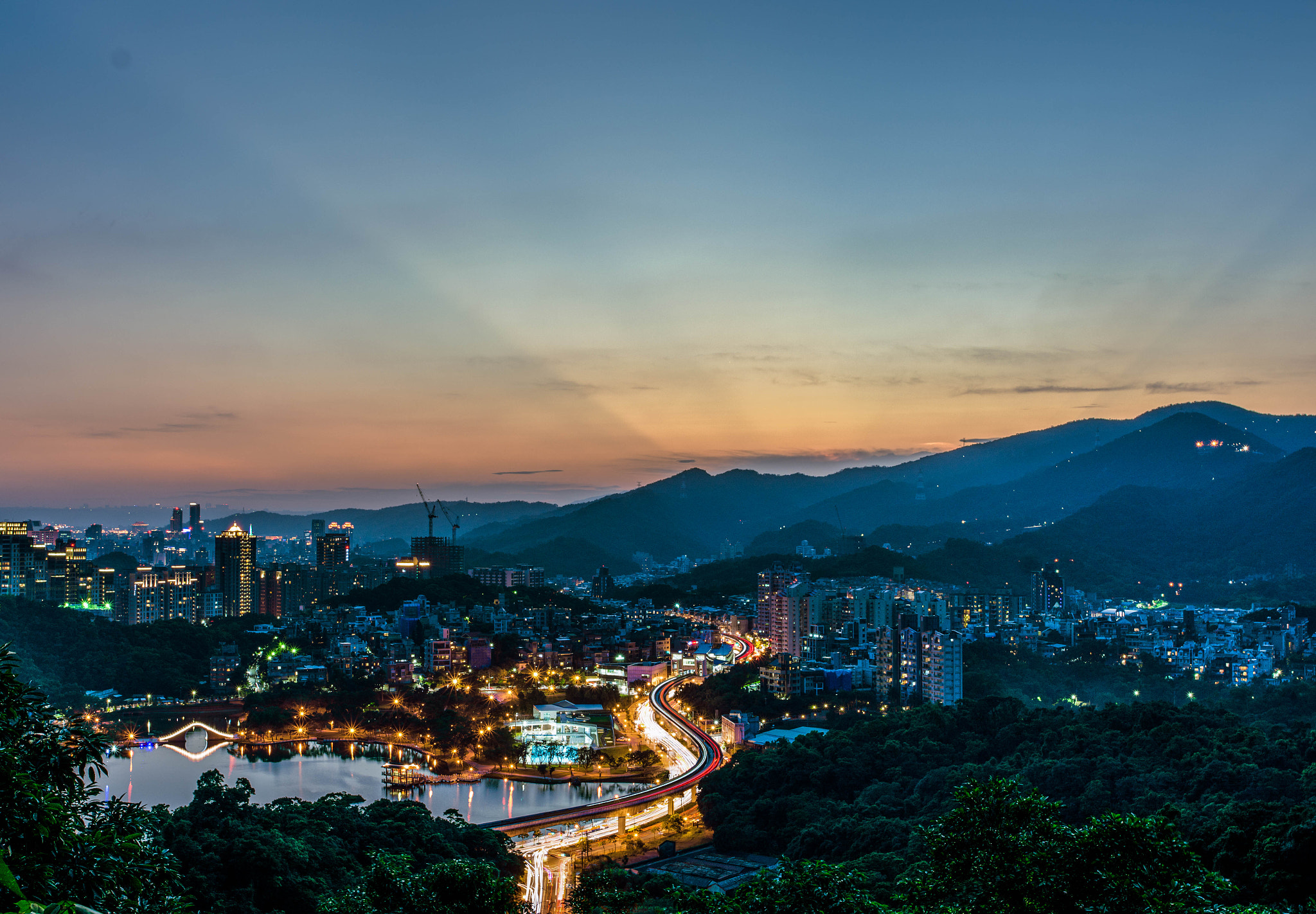 Nikon D7100 + Nikon AF-S Nikkor 24mm F1.8G ED sample photo. Taipei neihu nightscape photography