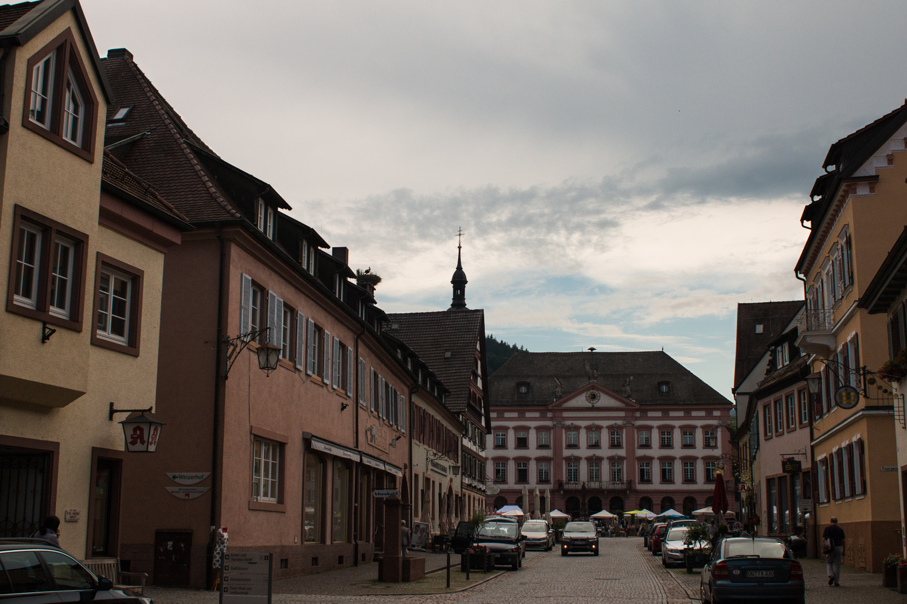 Canon EOS 70D + Canon EF 28mm F1.8 USM sample photo. Main square at dusk photography