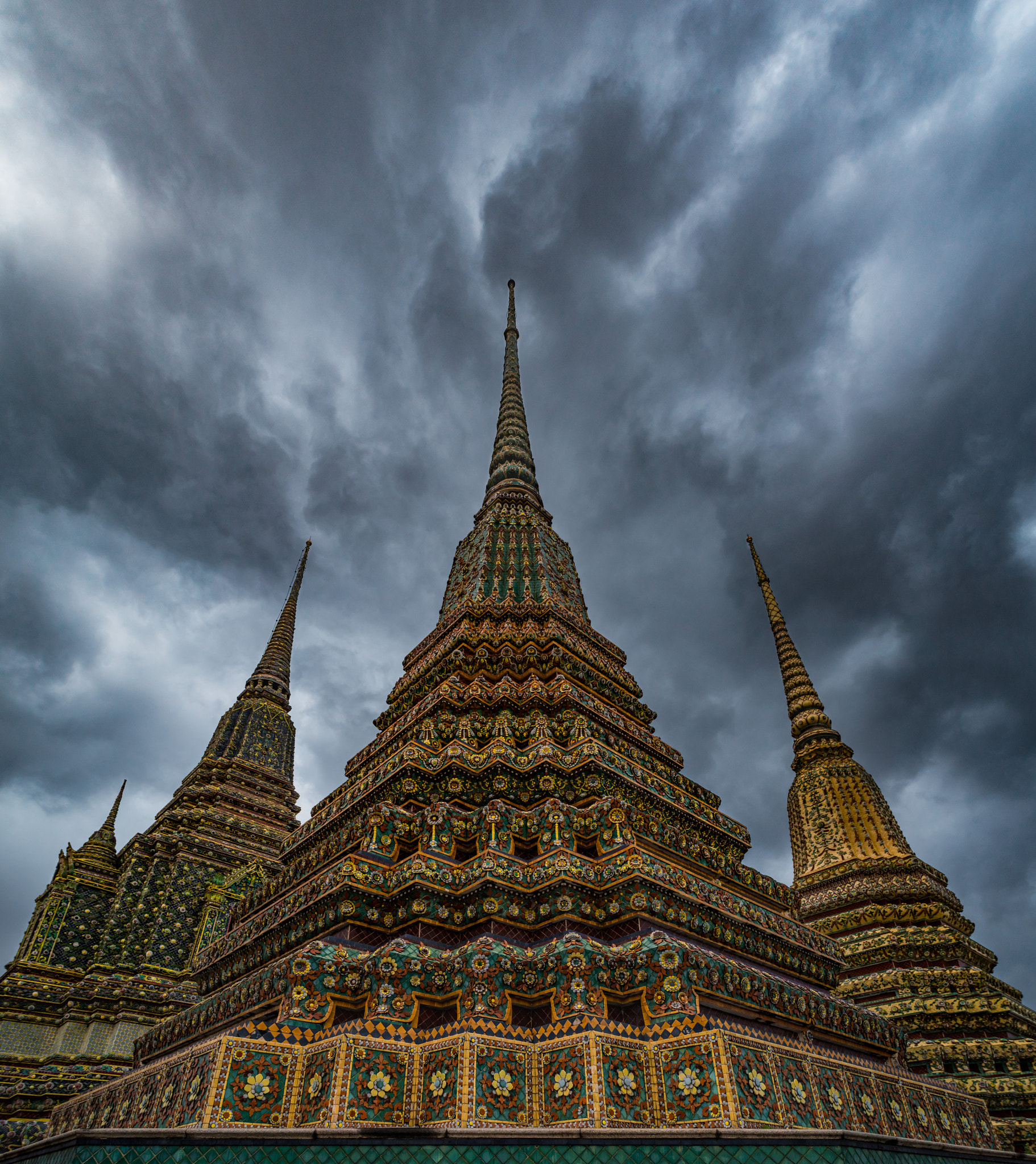 Sigma 24-70mm F2.8 EX DG Macro sample photo. Thailand wat pho bangkok photography